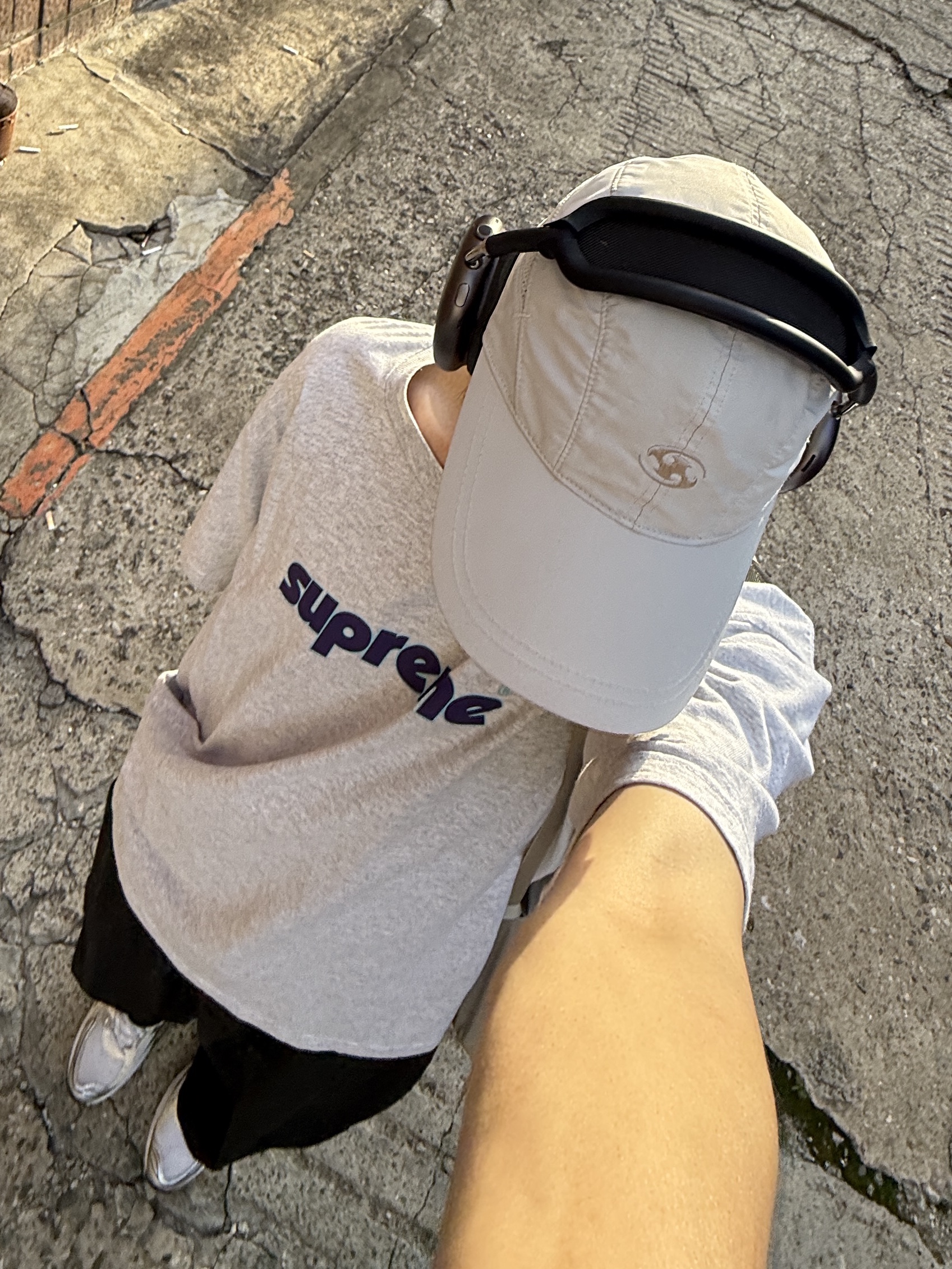 (W) Asics Gel-Kayano 14 White Midnight, Supreme Pinline T-Shirt Ash Grey - 24SS 착용 스타일 - 7