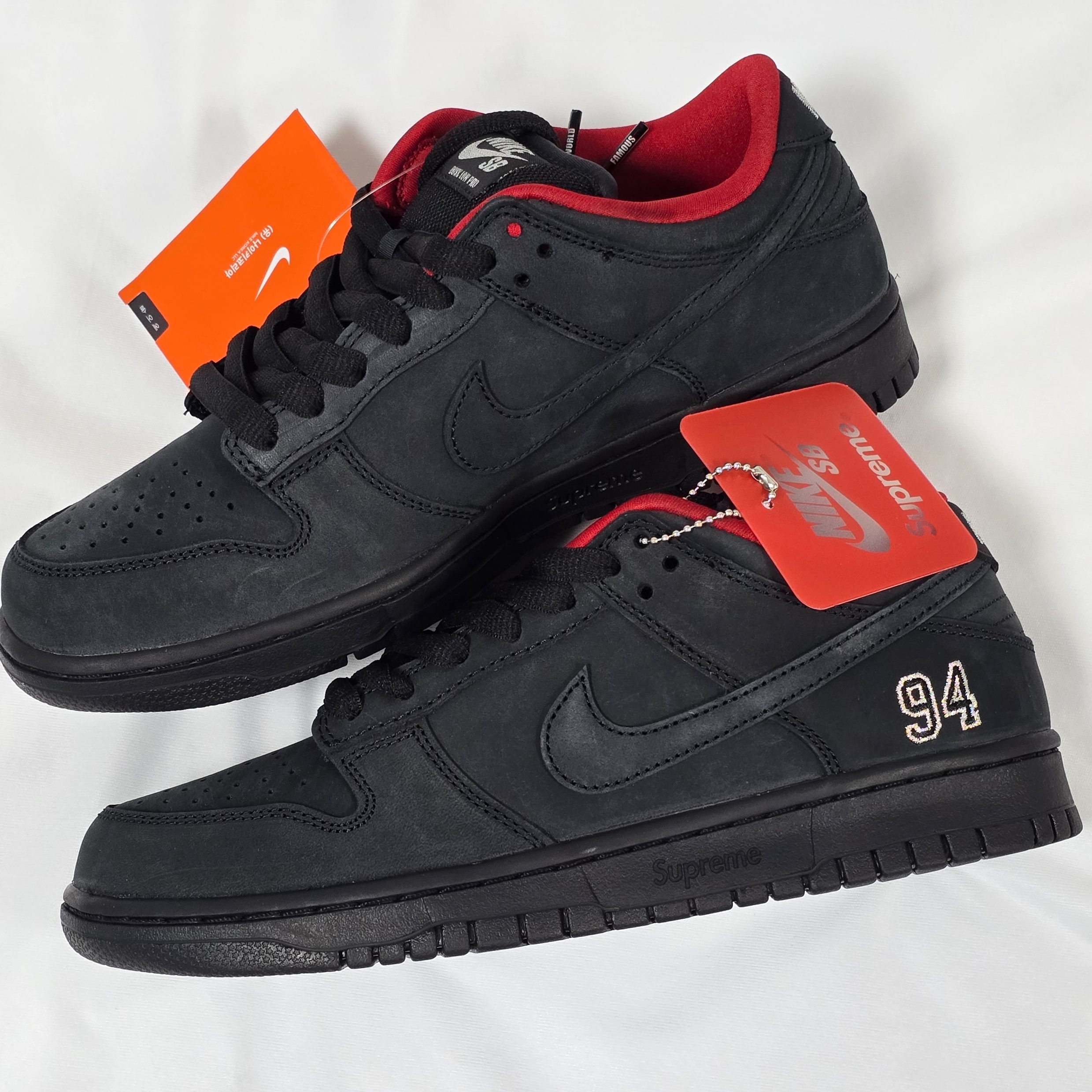 Nike x Supreme SB Dunk Low Black 착용 스타일
