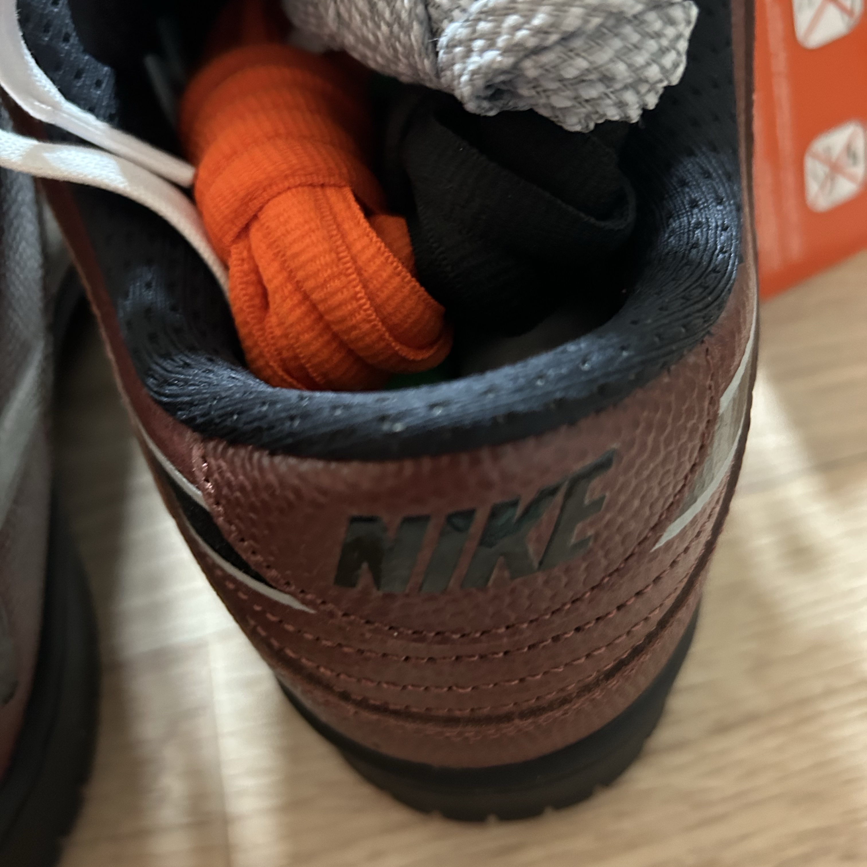 Nike x Limosine Skateboards SB Dunk Low Pro Brown and Black 착용 스타일