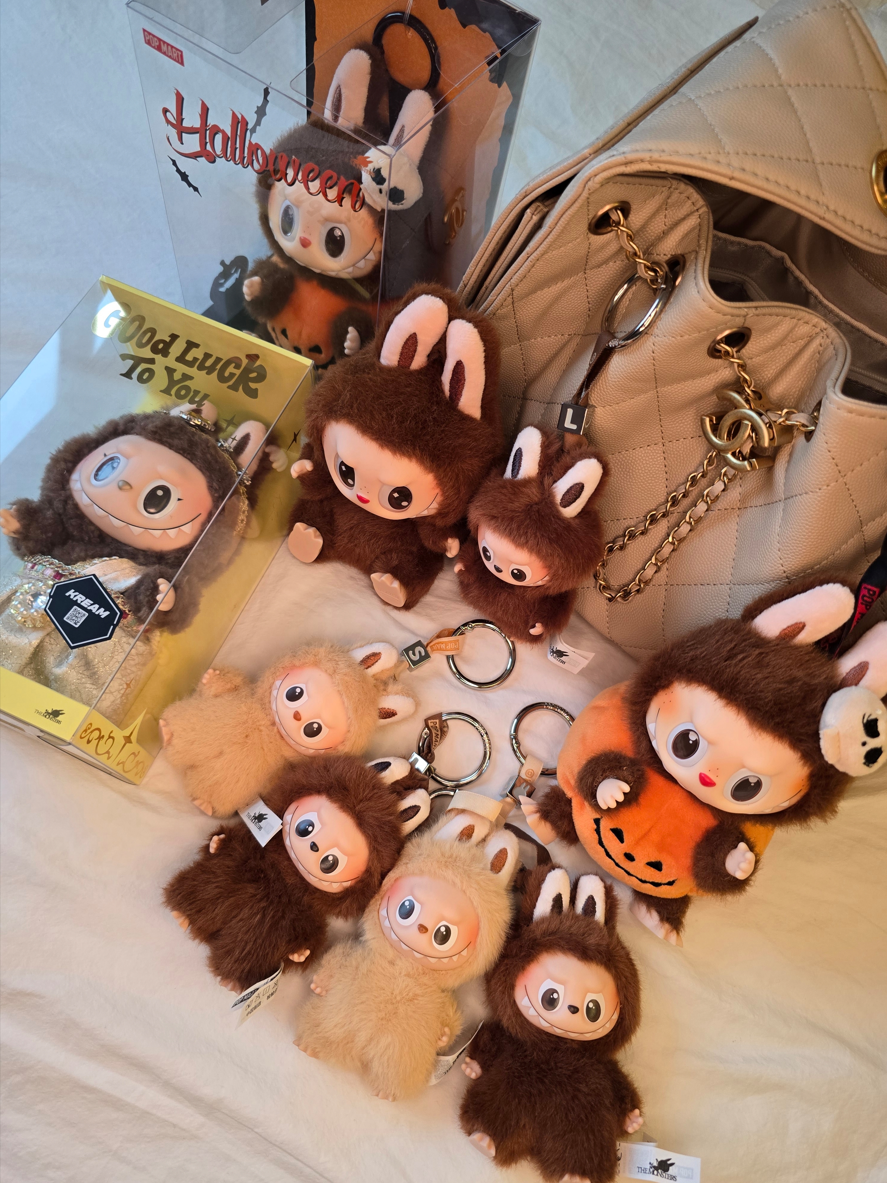 Pop Mart Labubu The Monsters Pin For Love Series Vinyl Plush Pendant (N-Z) S (Opened Case), Pop Mart Labubu The Monsters Pin For Love Series Vinyl Plush Pendant (A-M) L (Opened Case) 착용 스타일