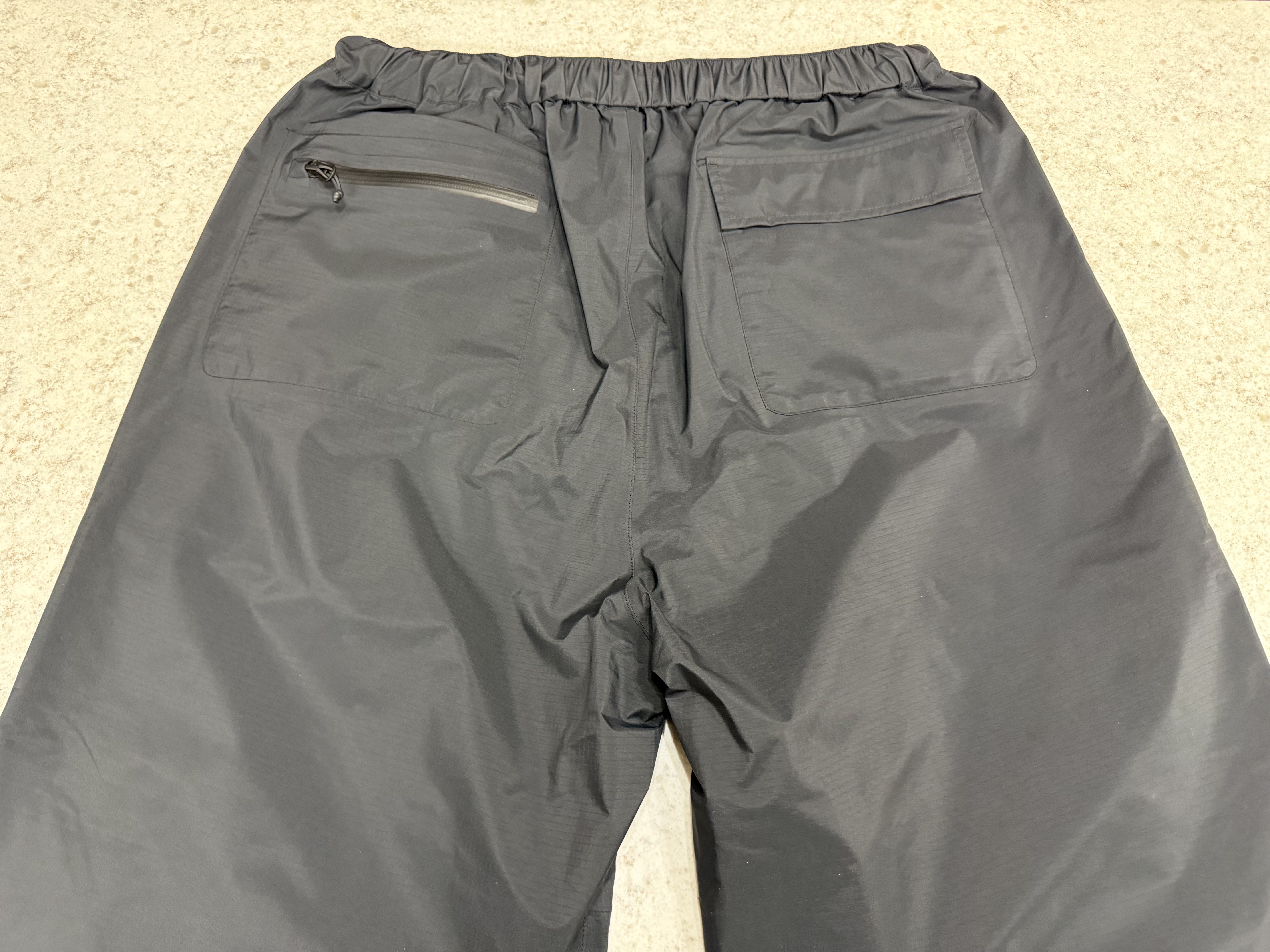 Stussy Gore-Tex Over Trouser Black 착용 스타일 - 4