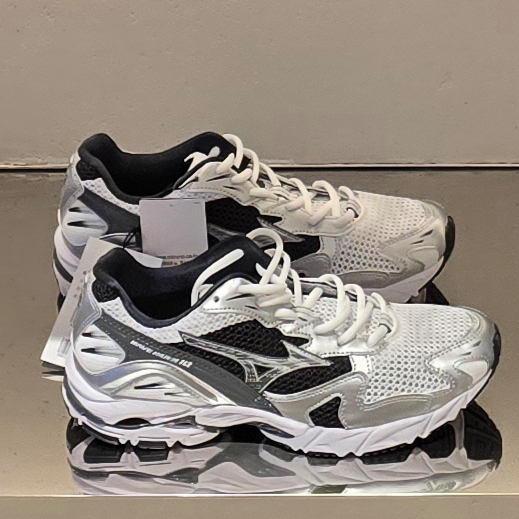 Mizuno Wave Rider 10 Black Silver 착용 스타일