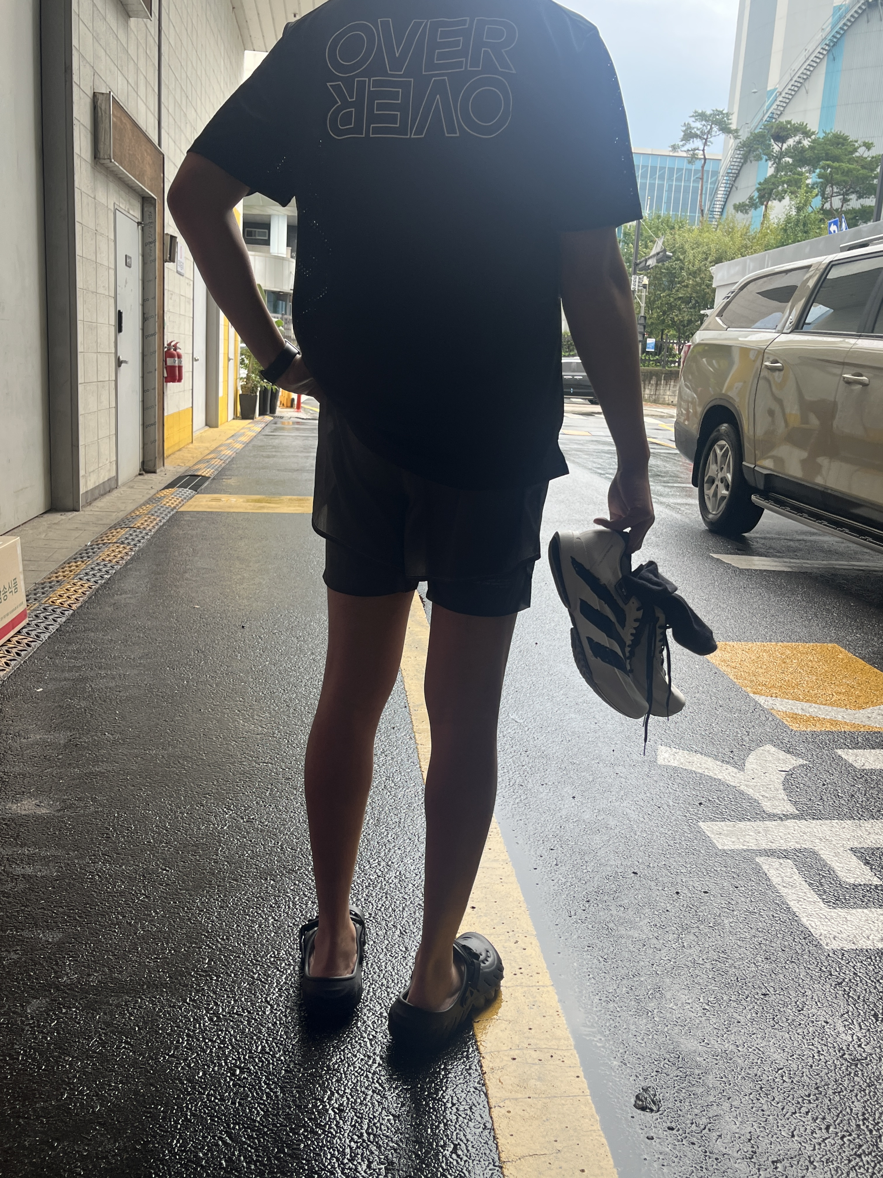 Y-3 Adios Pro 4 Beige Orbit Grey, Satisfy Rippy 3 Inch Trail Shorts Aged Black 착용 스타일 - 1
