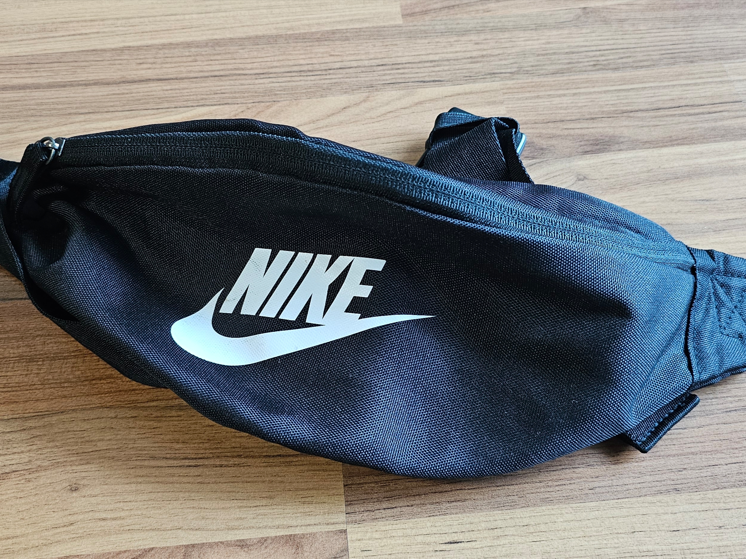 Nike NSW Heritage Hip Pack Black 착용 스타일