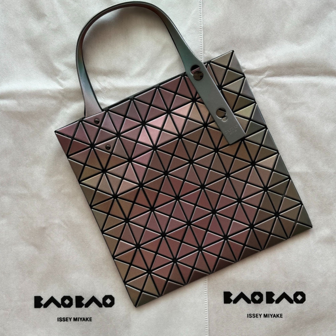 Bao Bao Issey Miyake Illusion Tote Bag Silver Base 착용 스타일 - 1