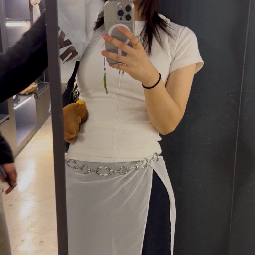(W) Matin Kim Pintuck Sleeveless Top White 착용 스타일 - 2