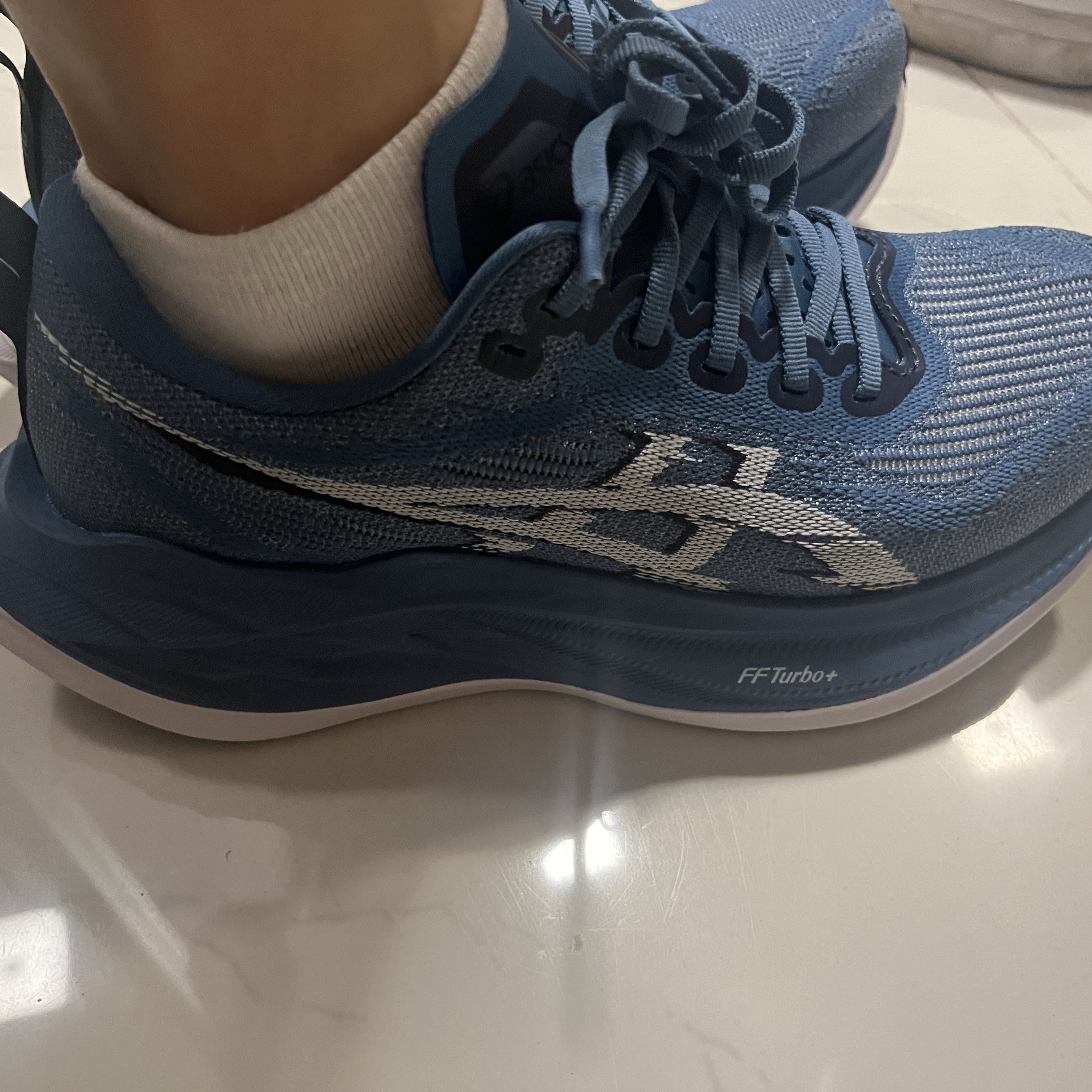 Asics Superblast 2 Winter Sea White 착용 스타일 - 2