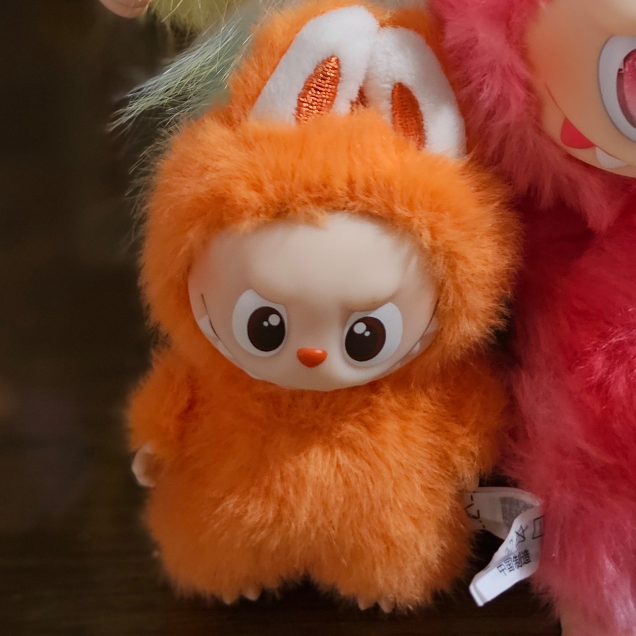 Pop Mart Labubu The Monsters Pin For Love Series Vinyl Plush Pendant (N-Z) Z (Opened Case) 착용 스타일