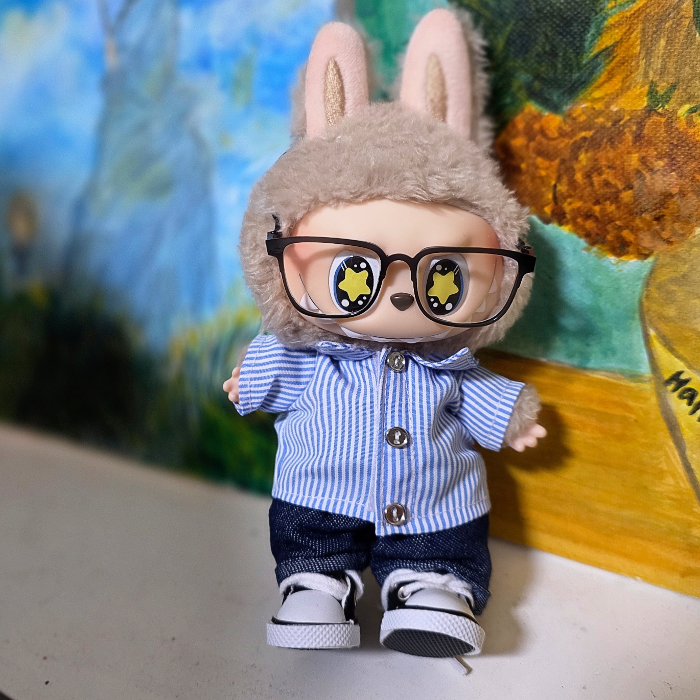 Pop Mart Labubu Flip with Me Doll 착용 스타일