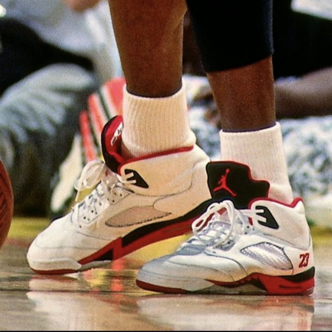 Jordan 5 Retro Fire Red Black Tongue 2025 착용 스타일 - 3