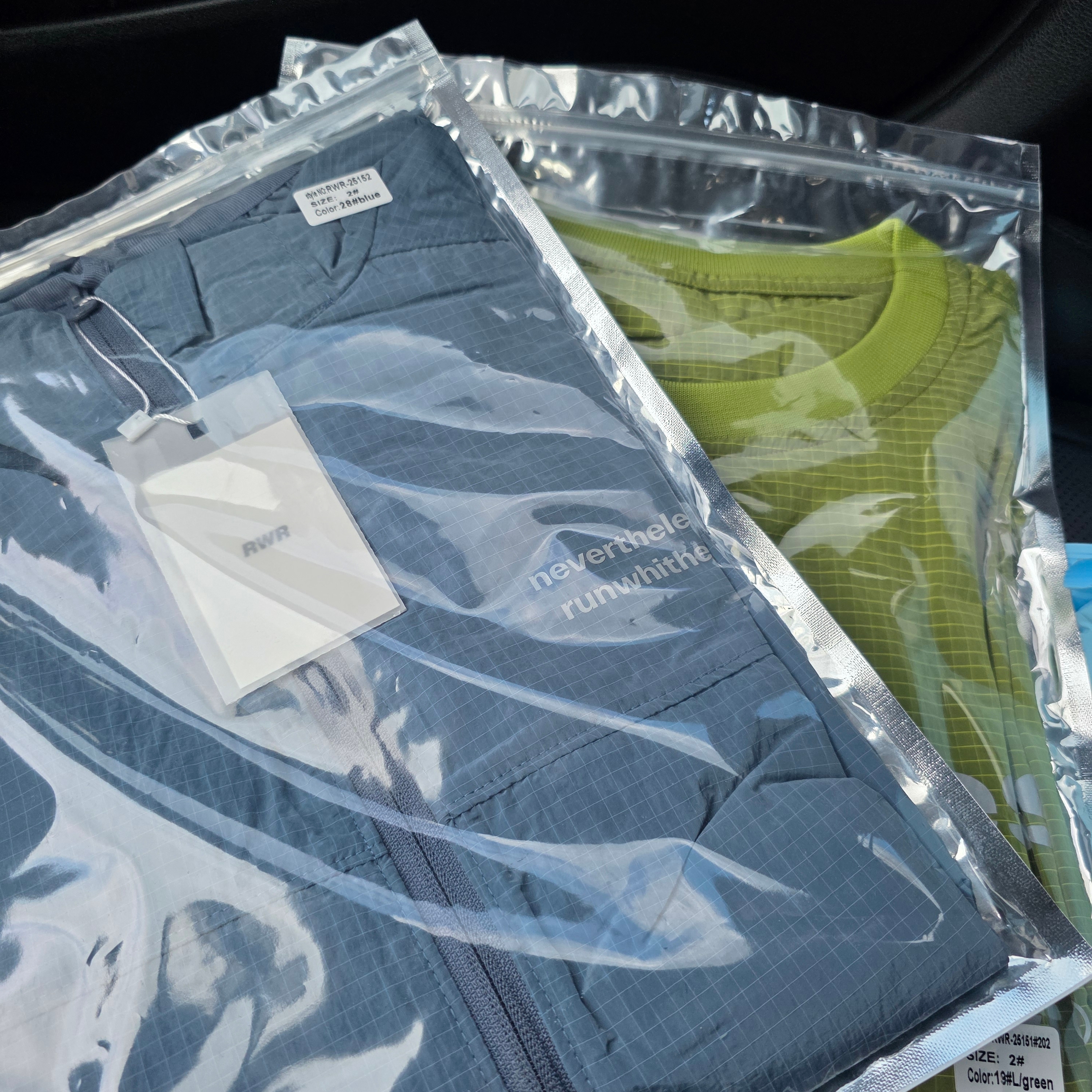 [KREAM 단독] runwhither Windbreaker MTM V2 Lime 착용 스타일