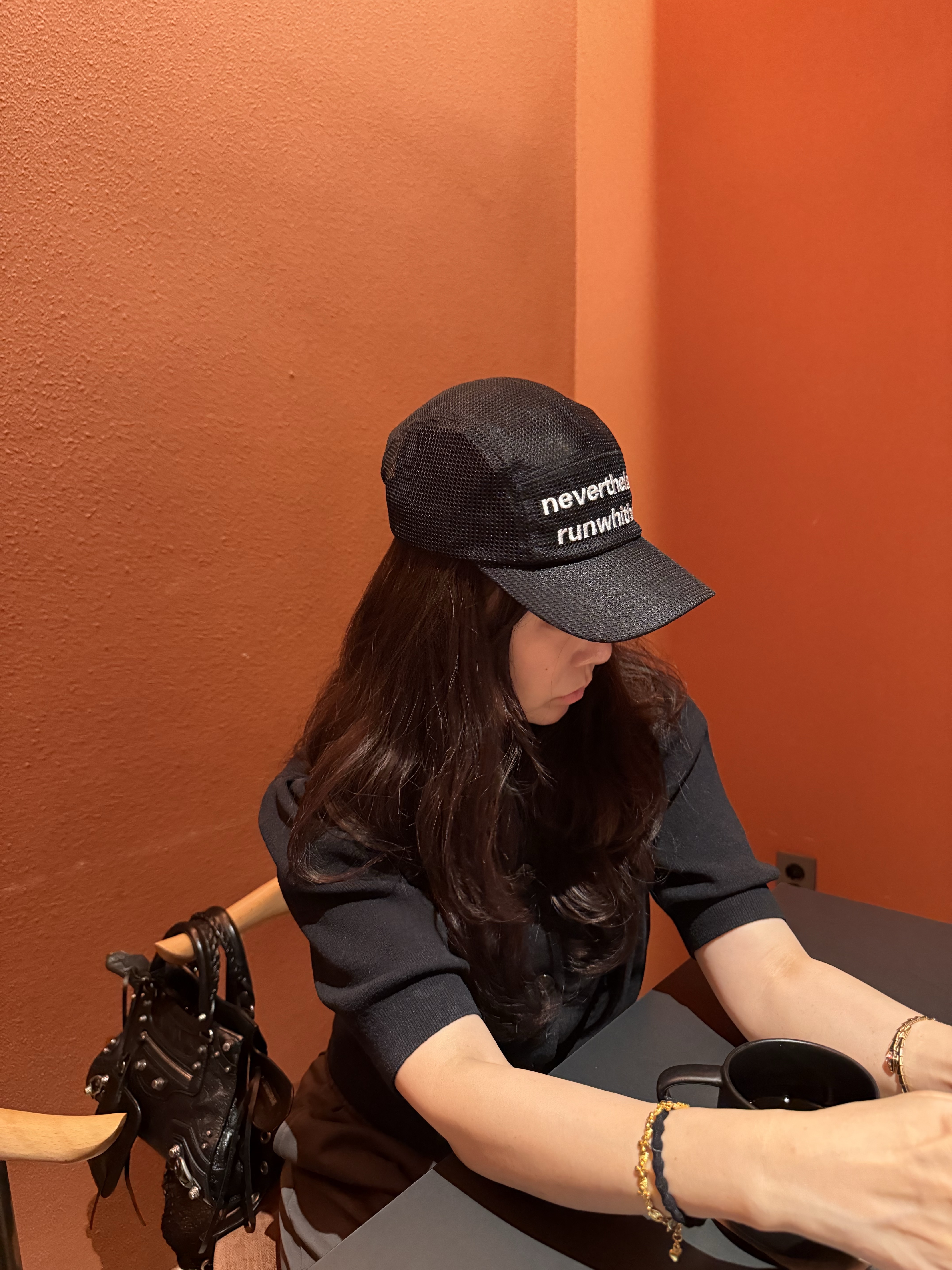 [KREAM 단독] runwhither Mesh Cap Black, [KREAM 단독] runwhither LSD Black 착용 스타일 - 3