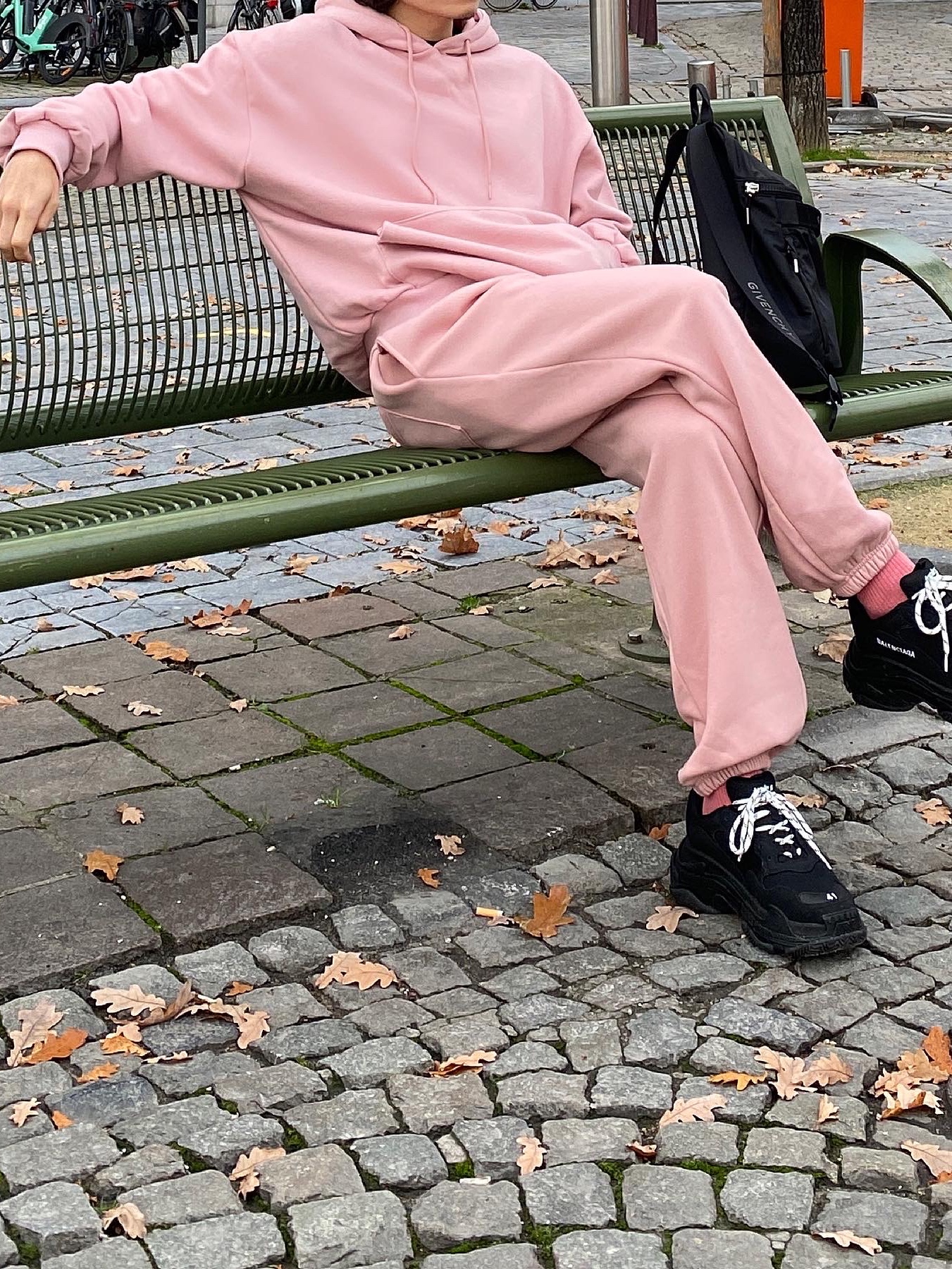 Balenciaga Triple S Black 착용 스타일 - 2