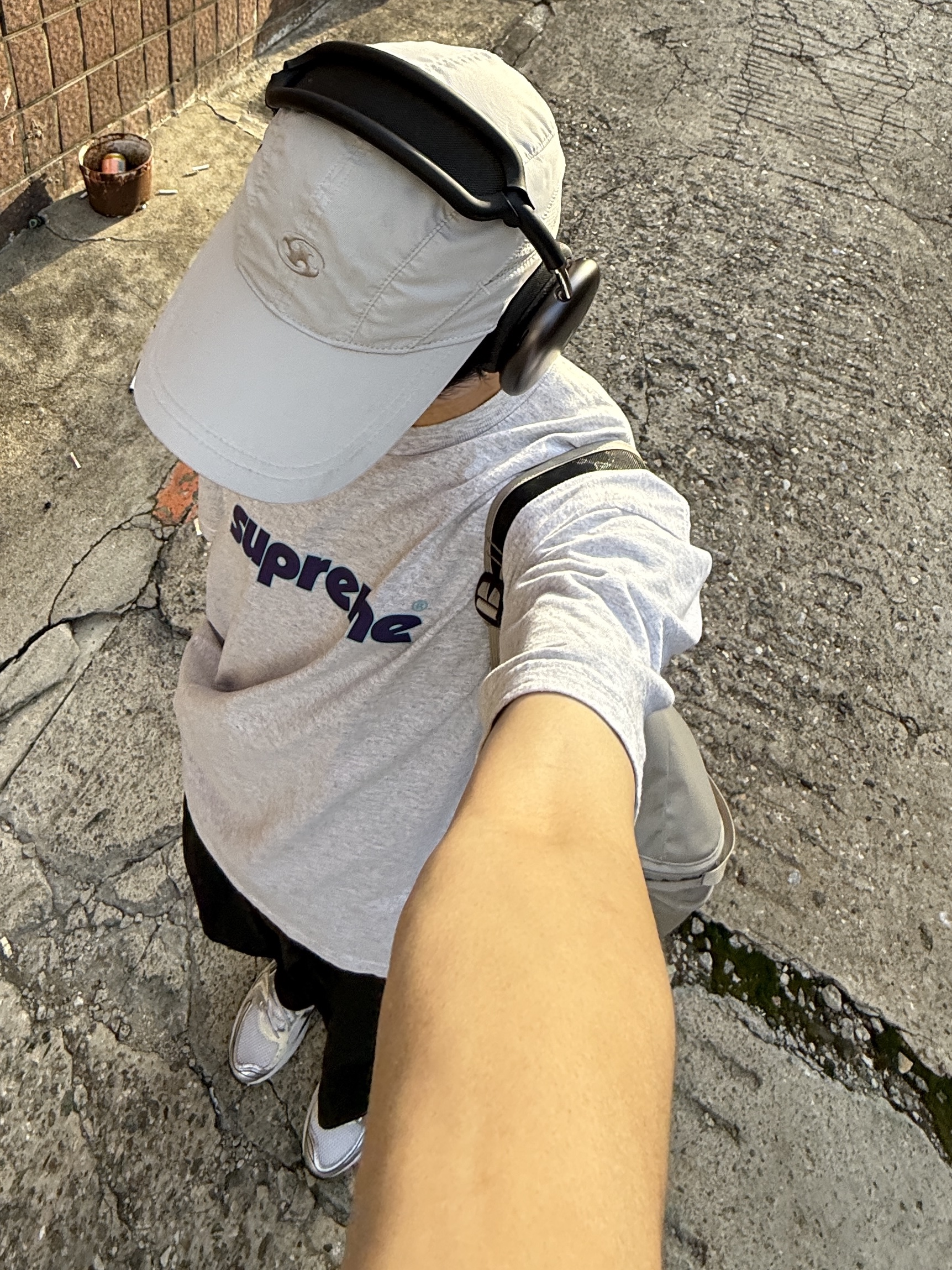 (W) Asics Gel-Kayano 14 White Midnight, Supreme Pinline T-Shirt Ash Grey - 24SS 착용 스타일 - 6