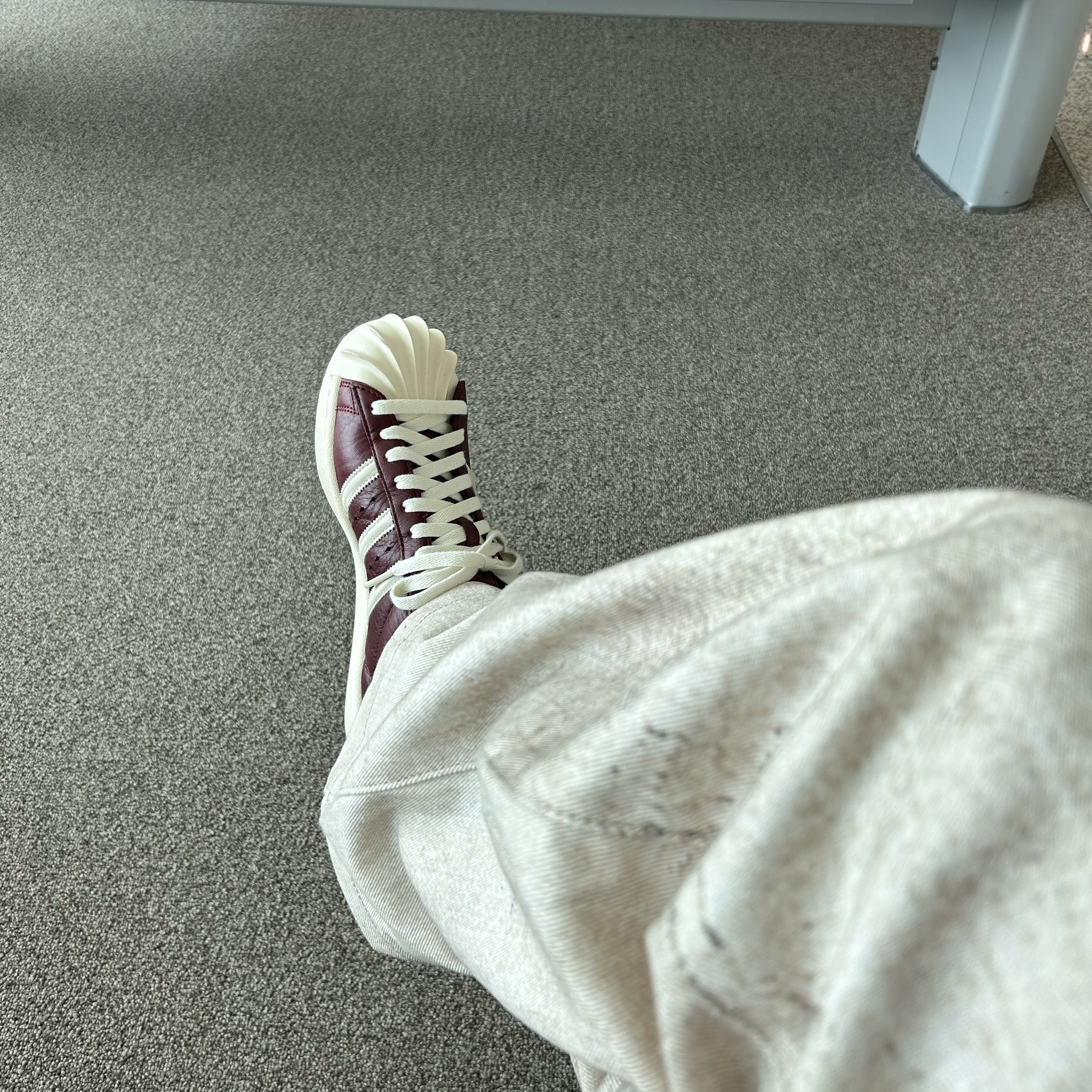 Adidas x Thug Club Superstar Vintage Collegiate Burgundy Cream White 착용 스타일