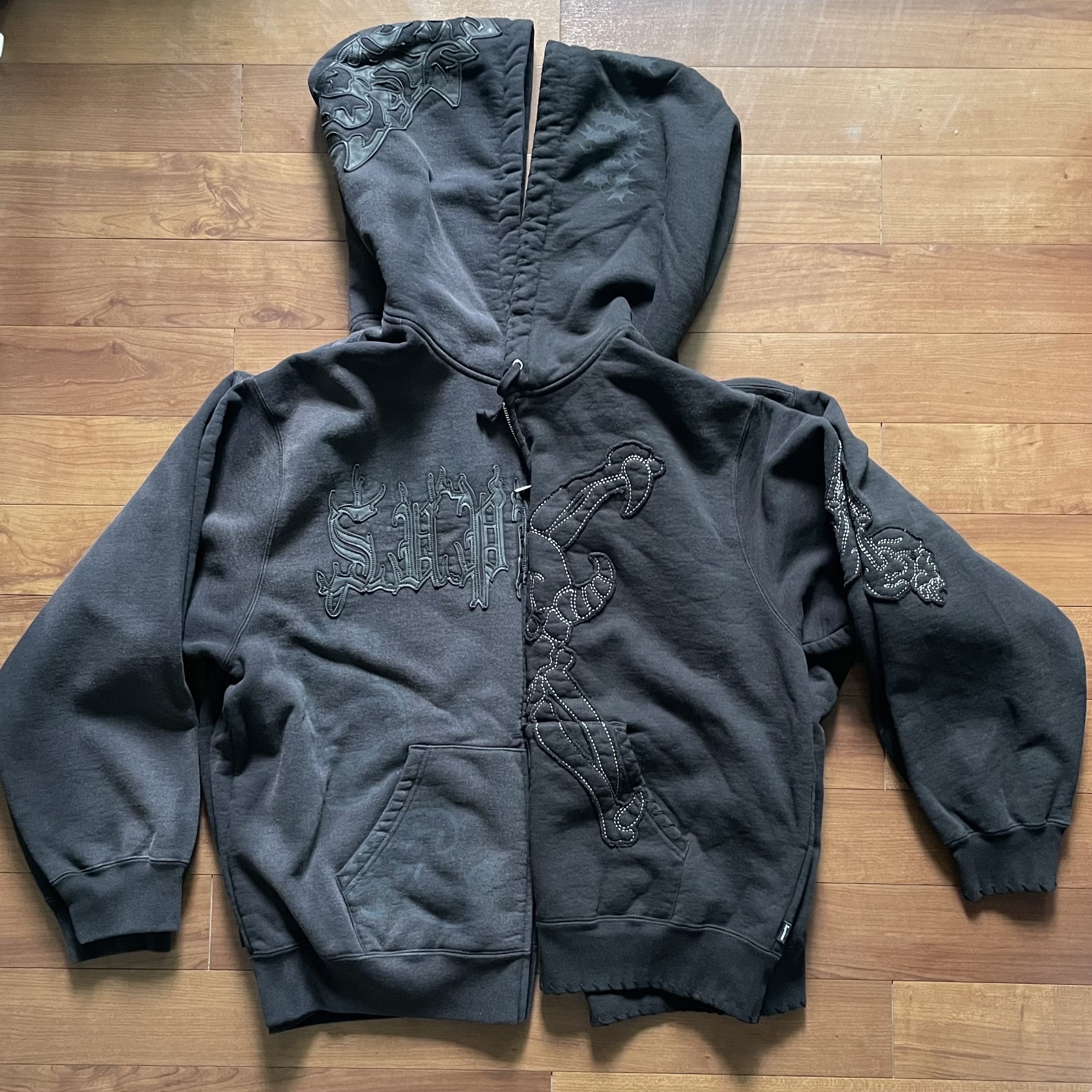 Supreme Leather Applique Zip Up Hooded Sweatshirt Black - 25SS, Supreme x Y's by Yohji Yamamoto Zip Up Hooded Sweatshirt Black - 25FW 착용 스타일 - 1