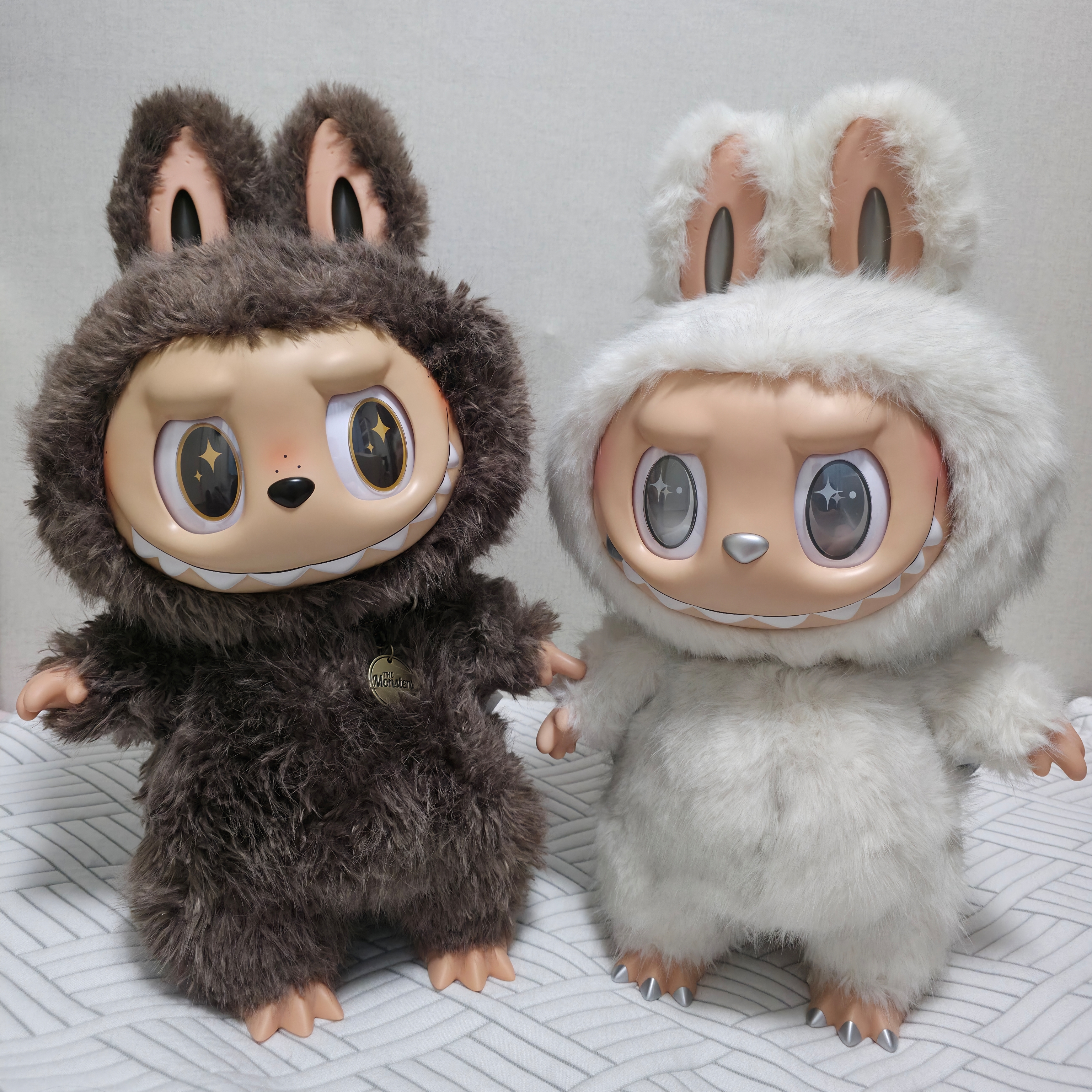 Pop Mart The Monsters I Found You Vinyl Face Doll, Pop Mart The Monsters Zimomo Angel In Clouds Vinyl Face Doll 착용 스타일