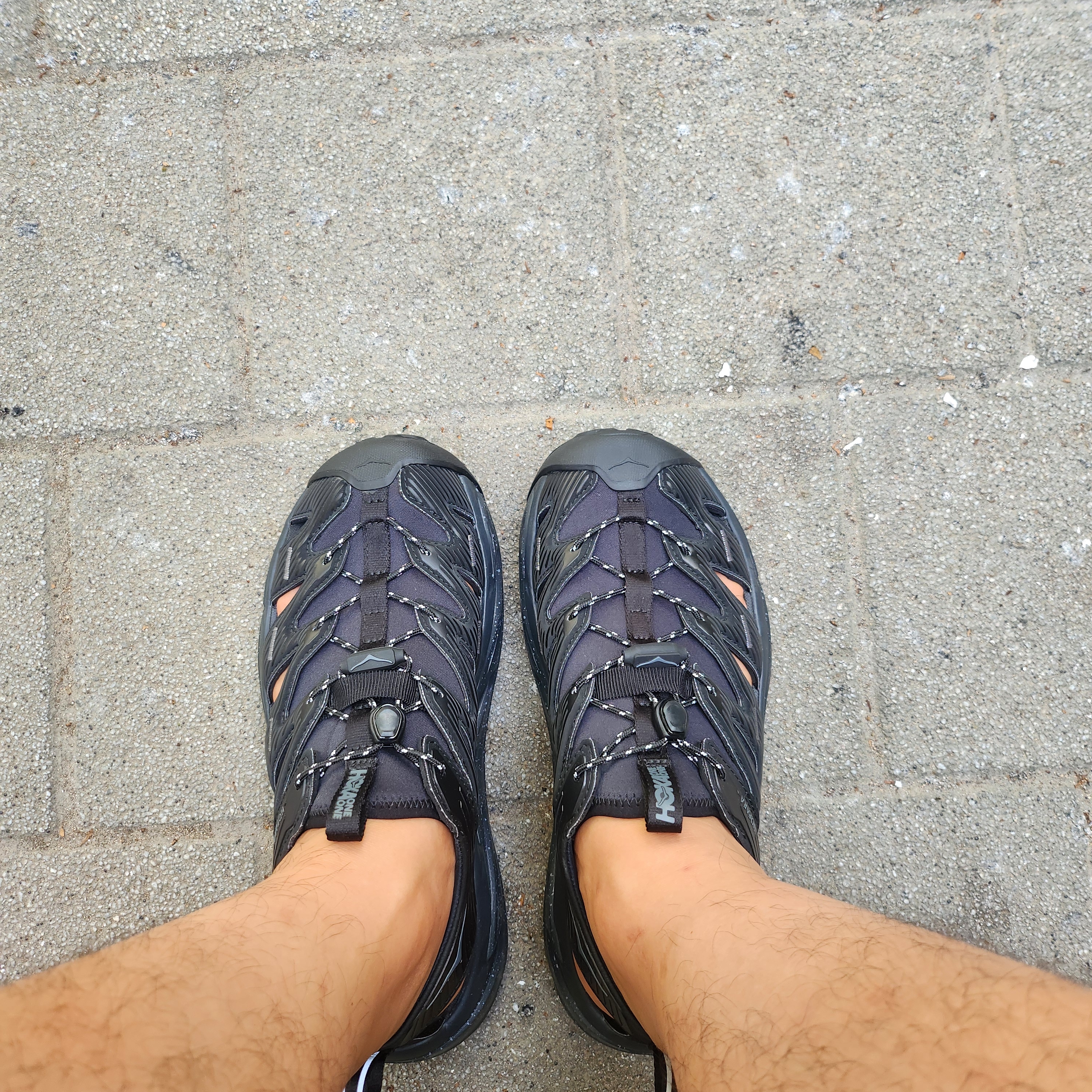 Hoka Hopara Black Castle Rock 착용 스타일