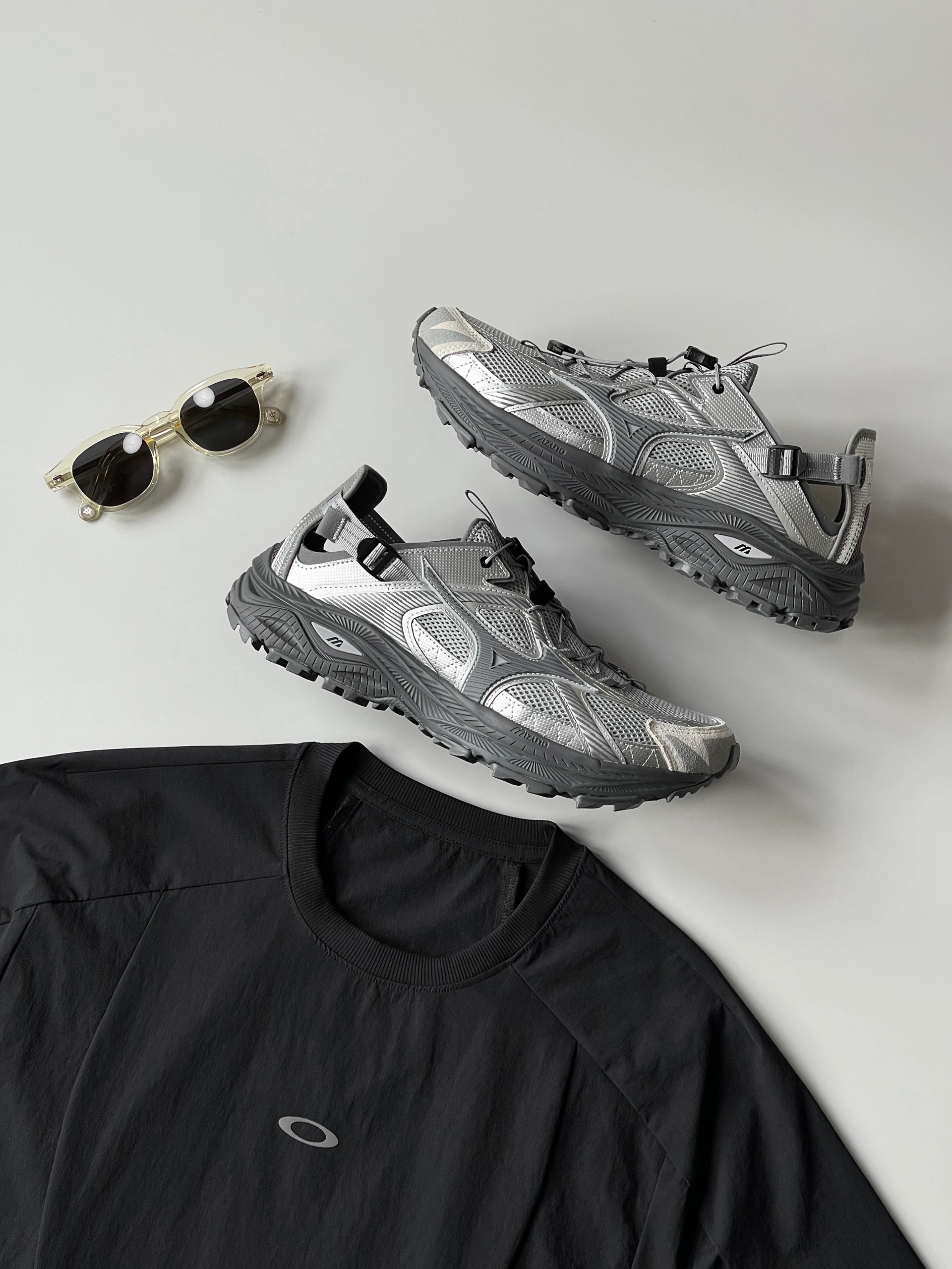 Mizuno Racer Trail SE Silver Grey, Adidas Adizero EVO SL Cloud White Core Black 착용 스타일 - 4