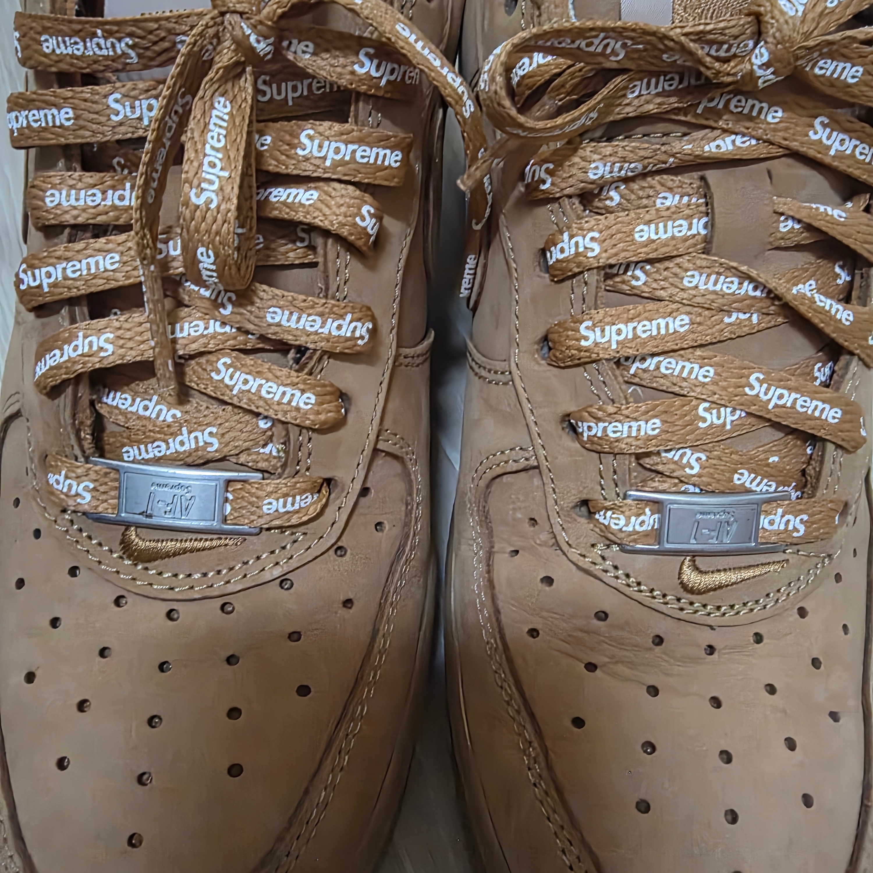 Nike x Supreme Air Force 1 Low Flax 착용 스타일