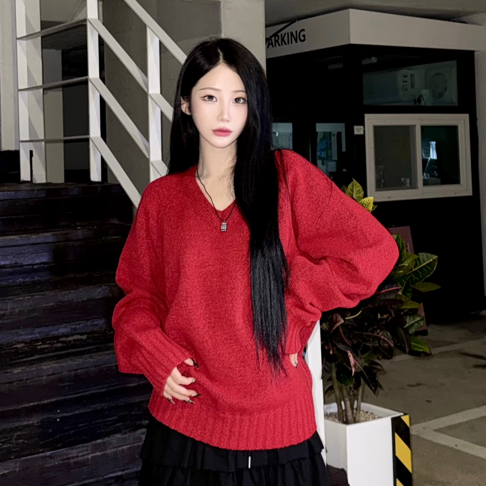 DAUSPICE Raglan Knit Red, DAUSPICE Tutu Cotton Skirt Pants Black 착용 스타일