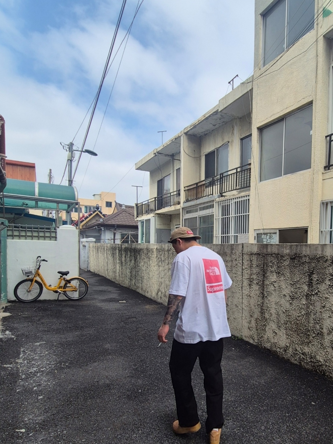Supreme x The North Face S/S Top White - 24SS, Supreme Washed Chino Twill Camp Cap Tan - 25FW 착용 스타일