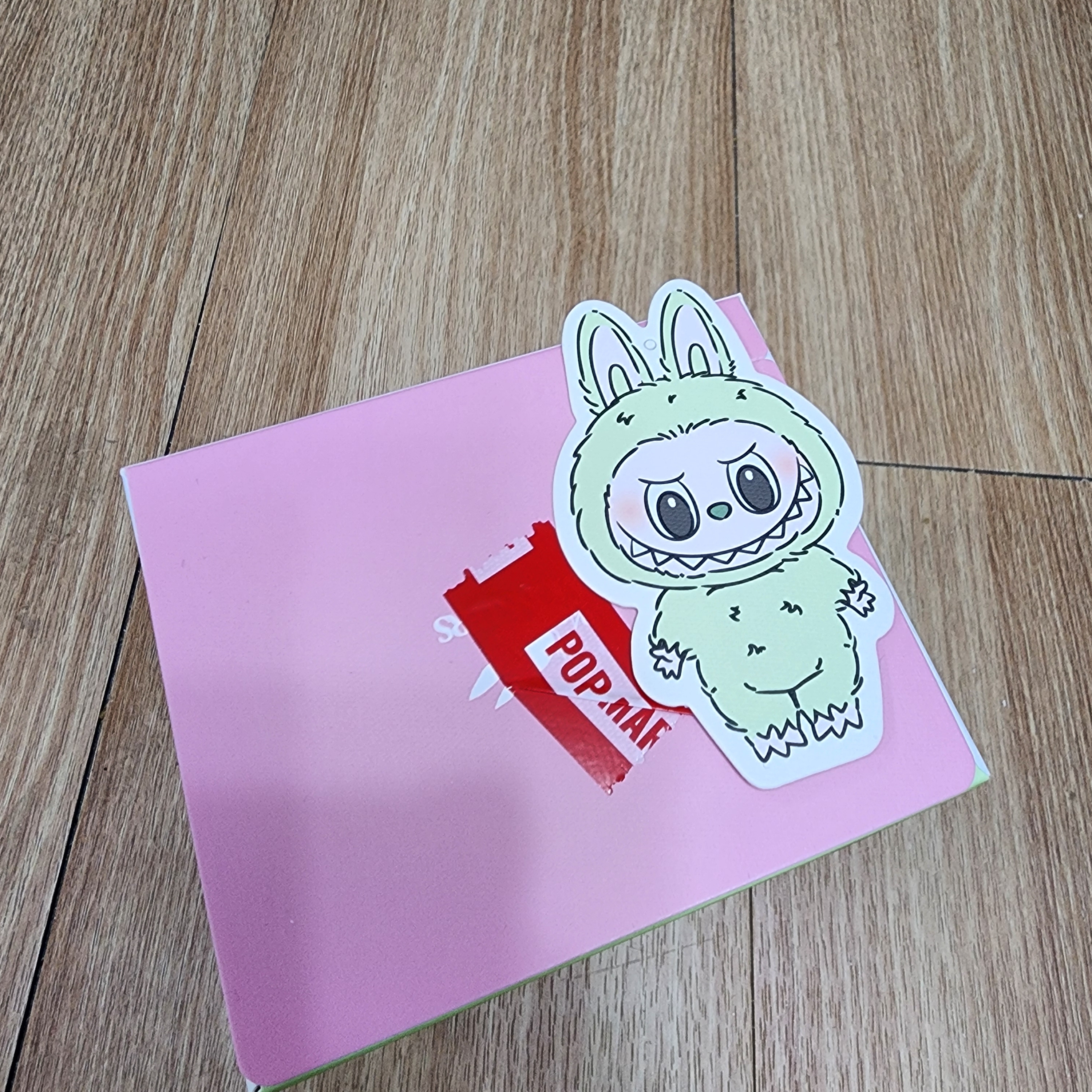 Pop Mart Labubu The Monsters Labubu Tasty Macarons Series Green Grape Keyring (Opened Case) 착용 스타일