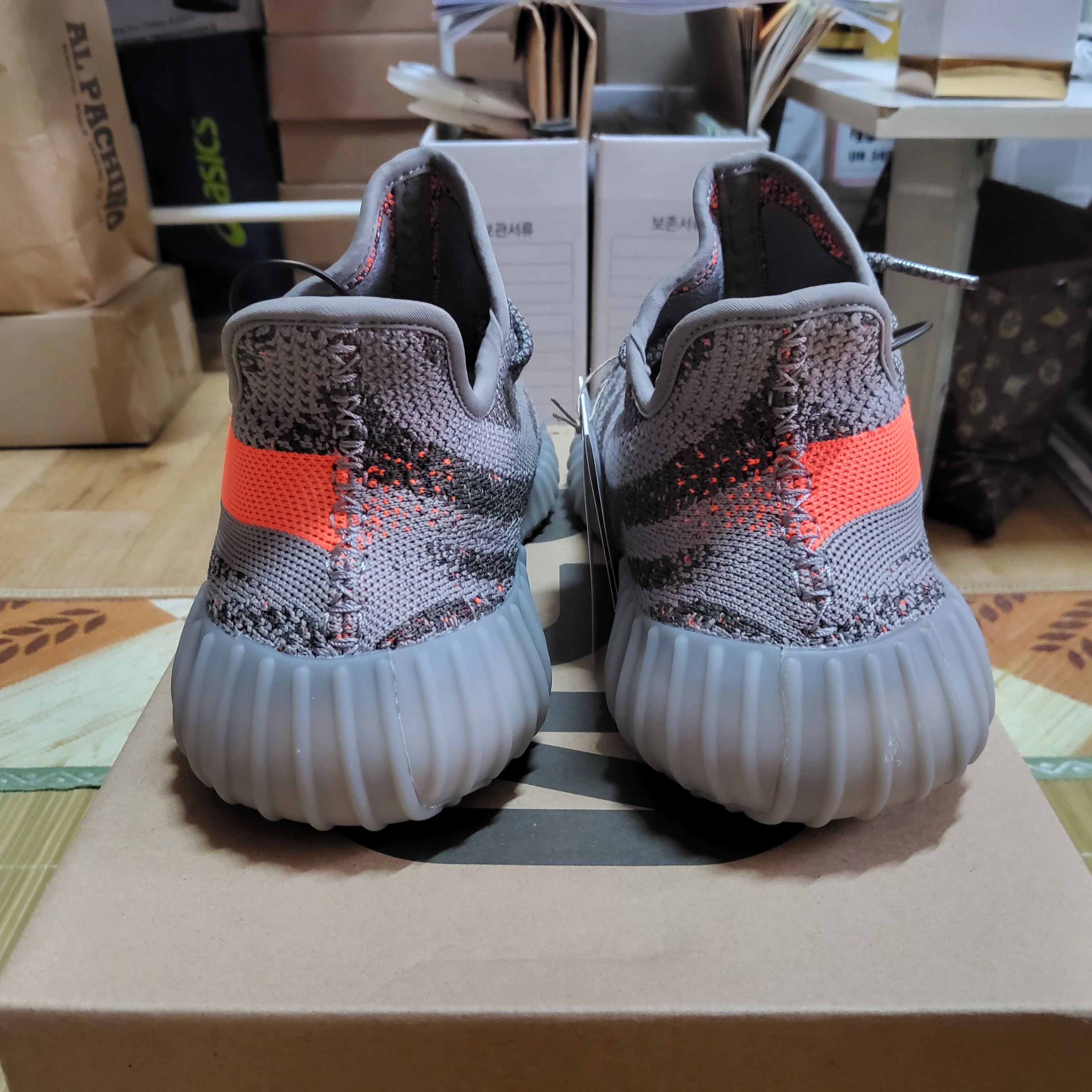 Adidas Yeezy Boost 350 V2 Beluga - Reflective 착용 스타일 - 4