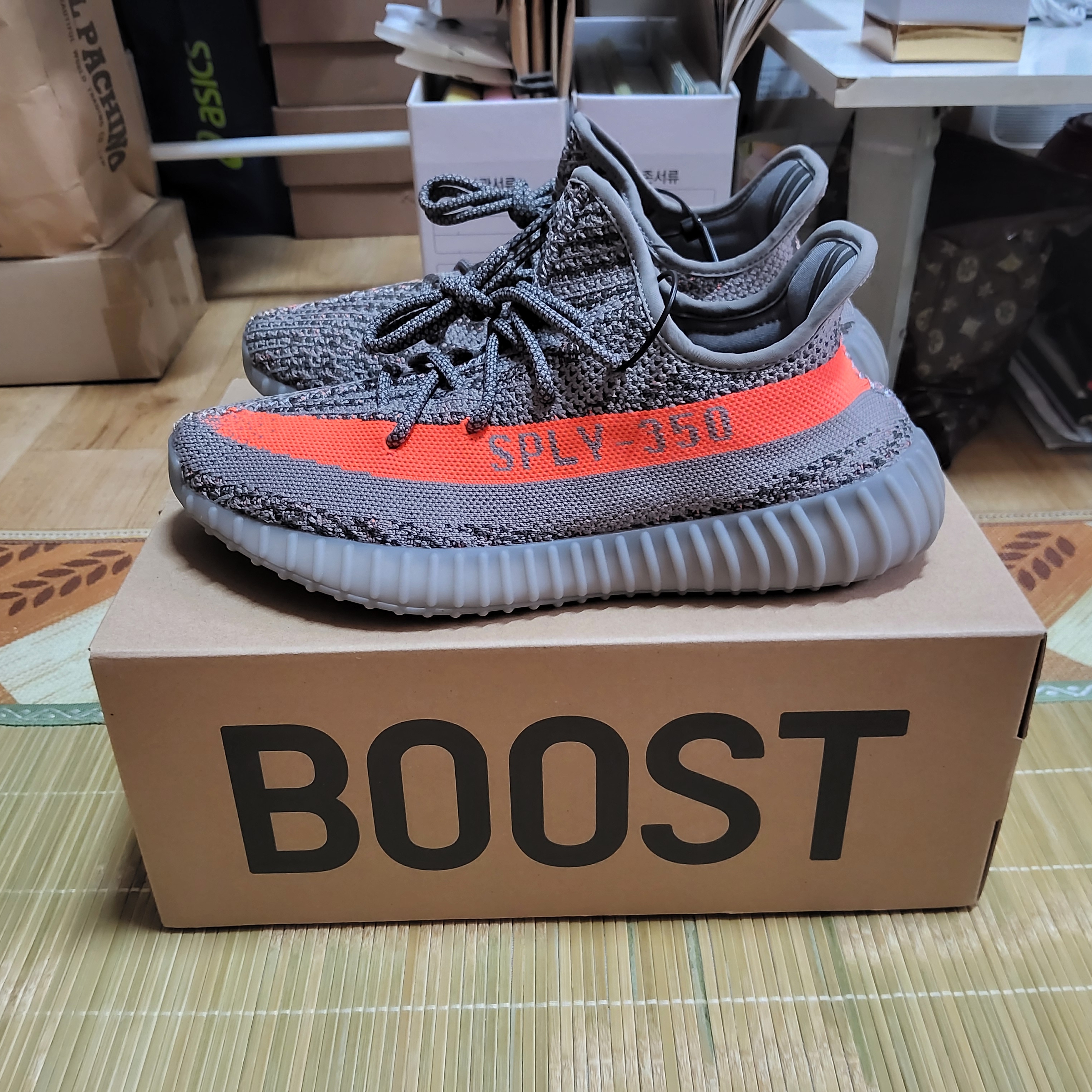 Adidas Yeezy Boost 350 V2 Beluga - Reflective 착용 스타일 - 1