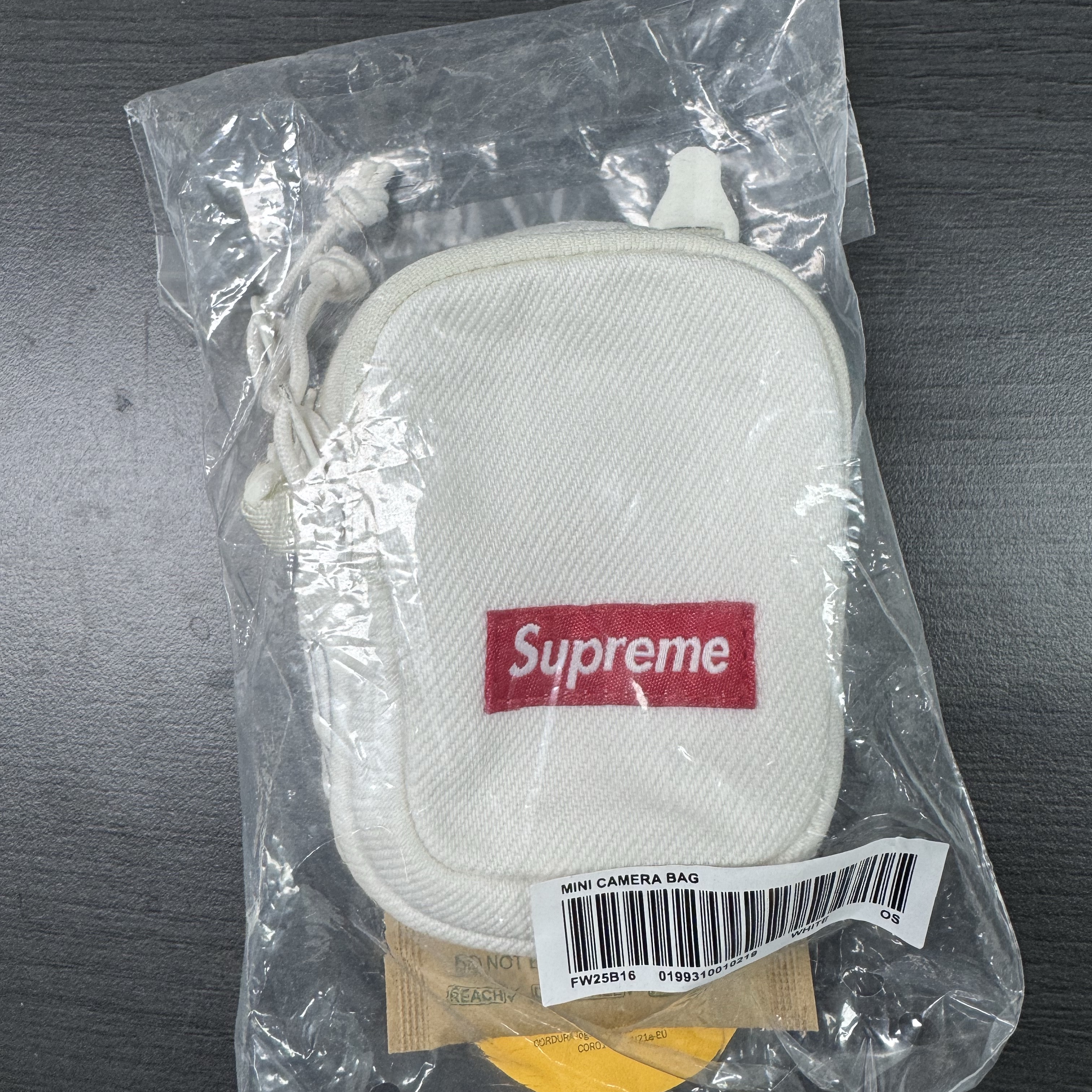 Supreme Denim Mini Utility Bag White - 25FW 착용 스타일