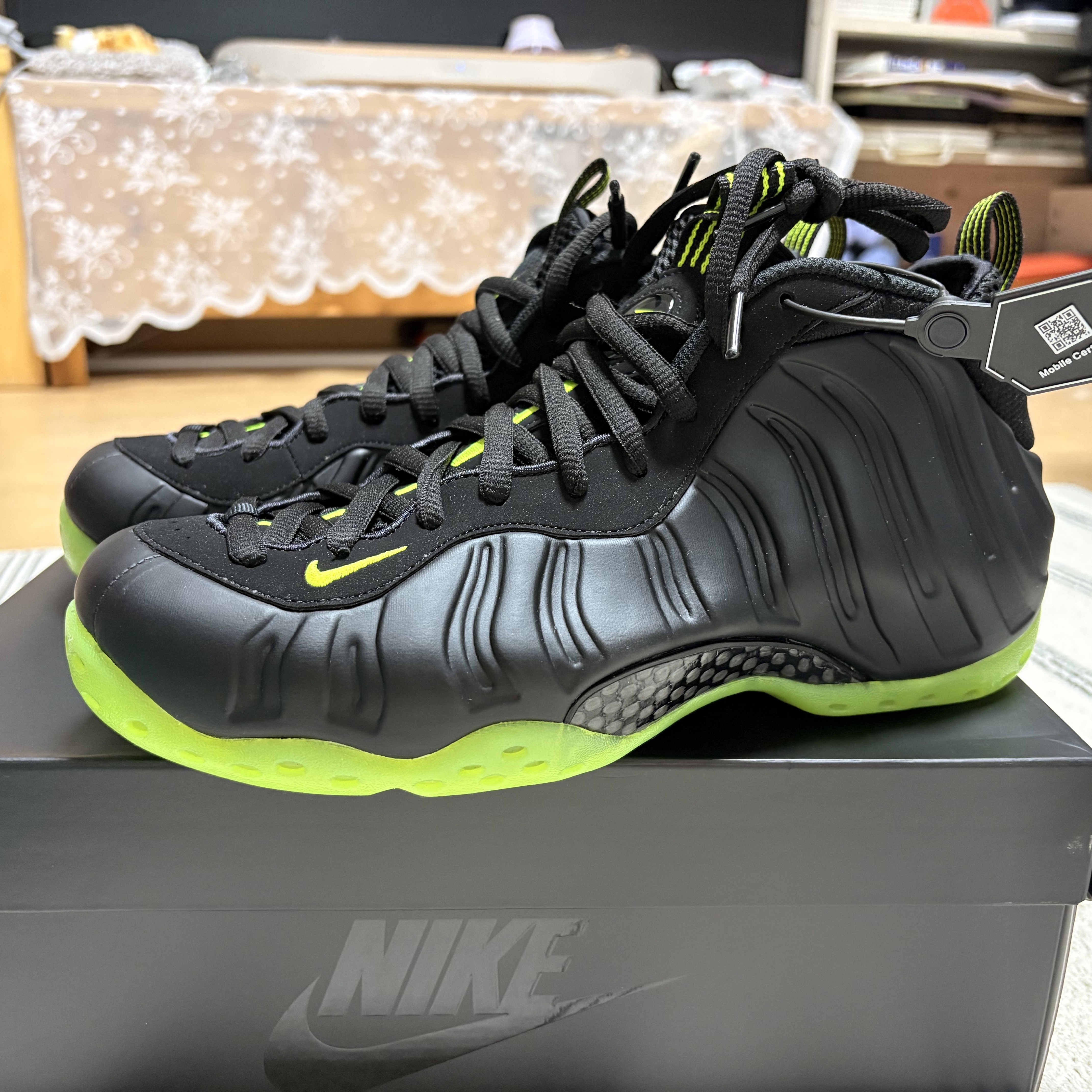 Nike Air Foamposite One Black Volt 착용 스타일 - 2