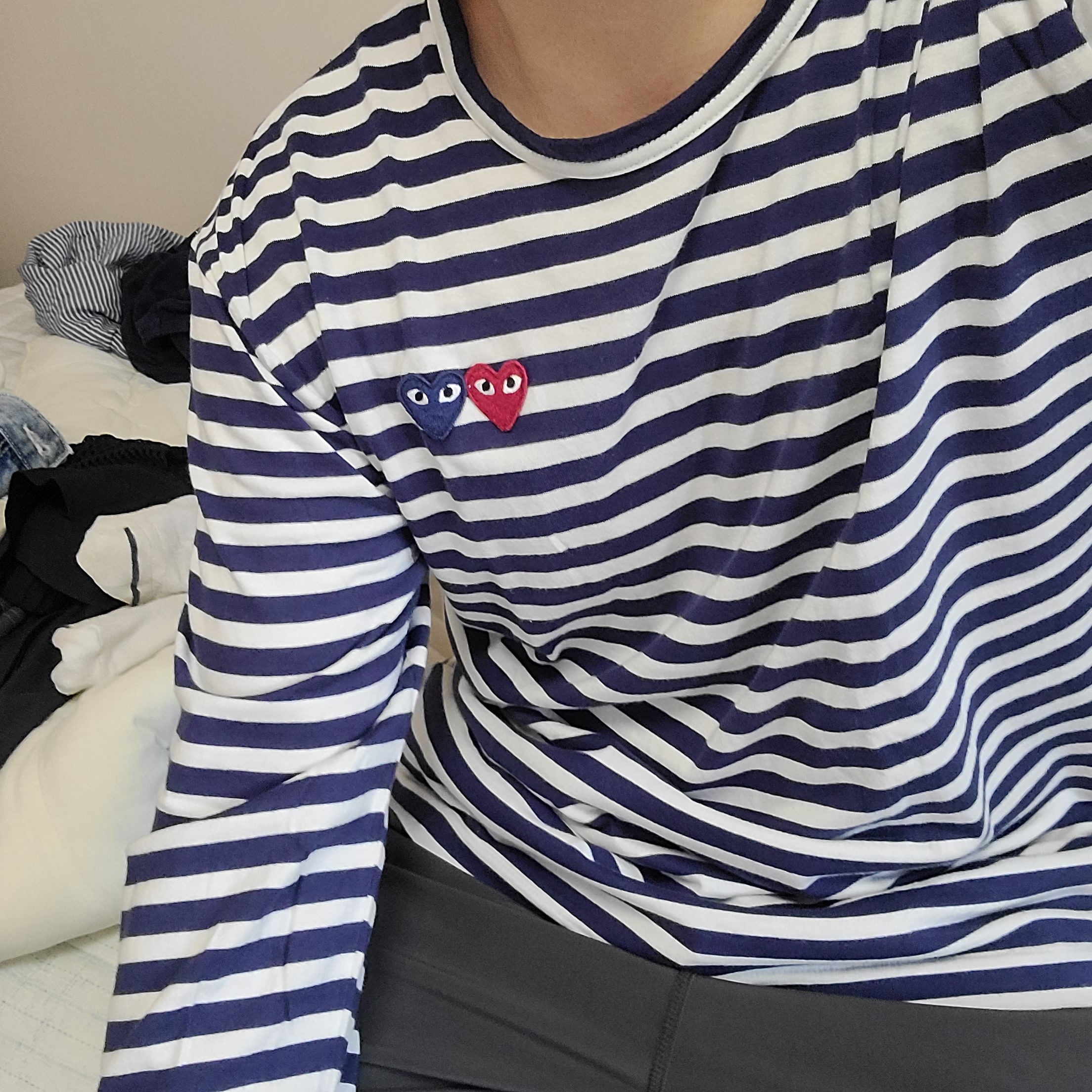 Play Comme des Garcons Double Heart Striped LS T-Shirt Navy White 착용 스타일
