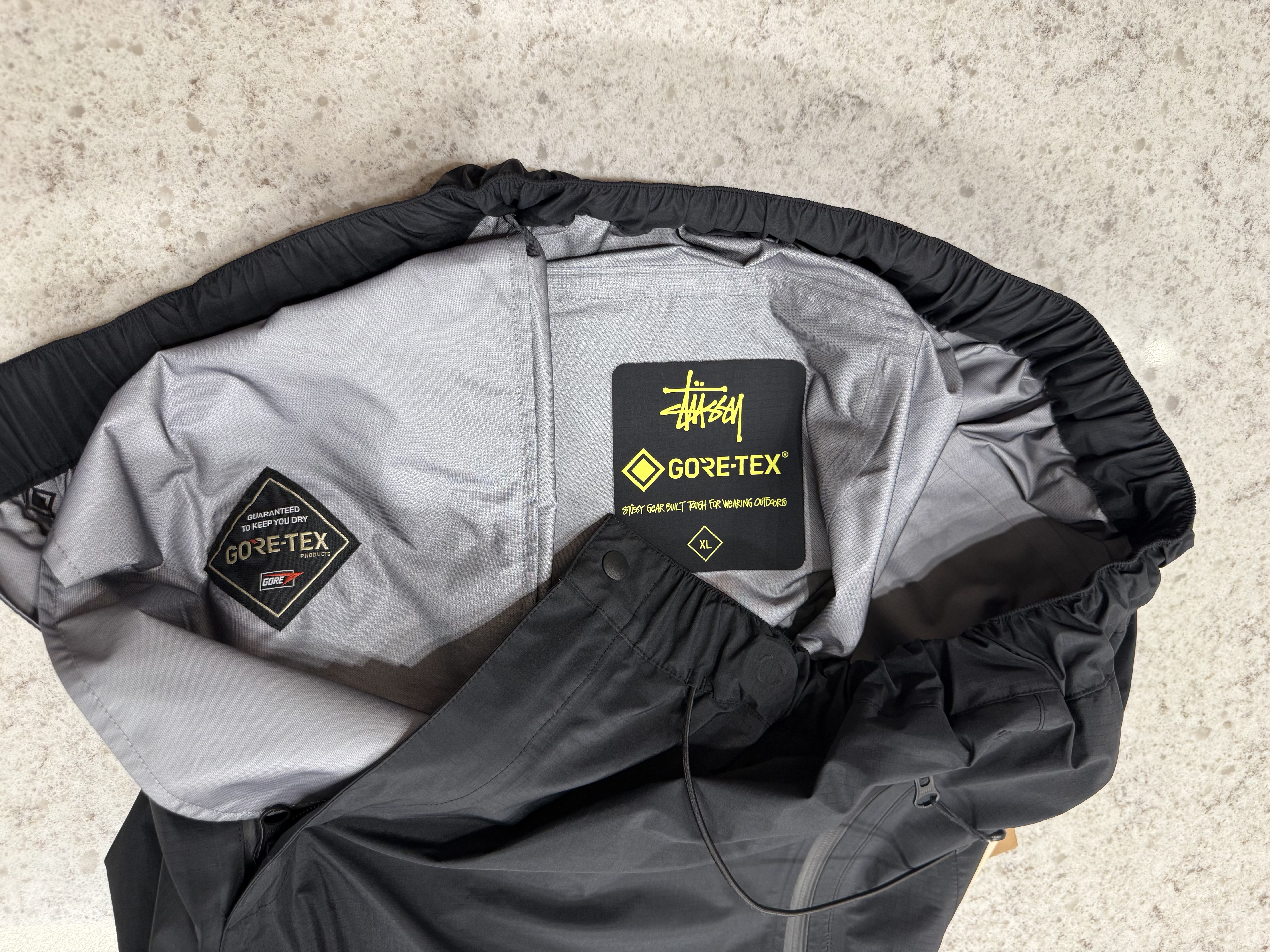Stussy Gore-Tex Over Trouser Black 착용 스타일 - 6