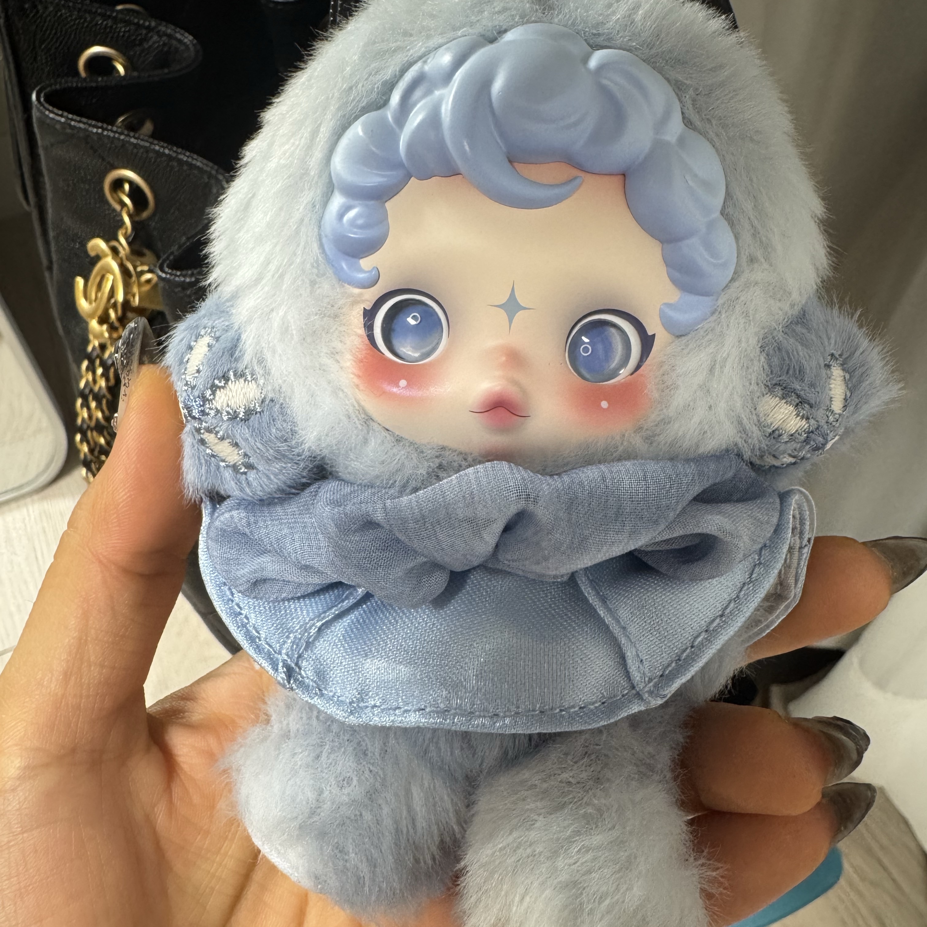 Pop Mart Skullpanda L’Impressionnisme Series Plush Doll Dew (Opened Case) 착용 스타일
