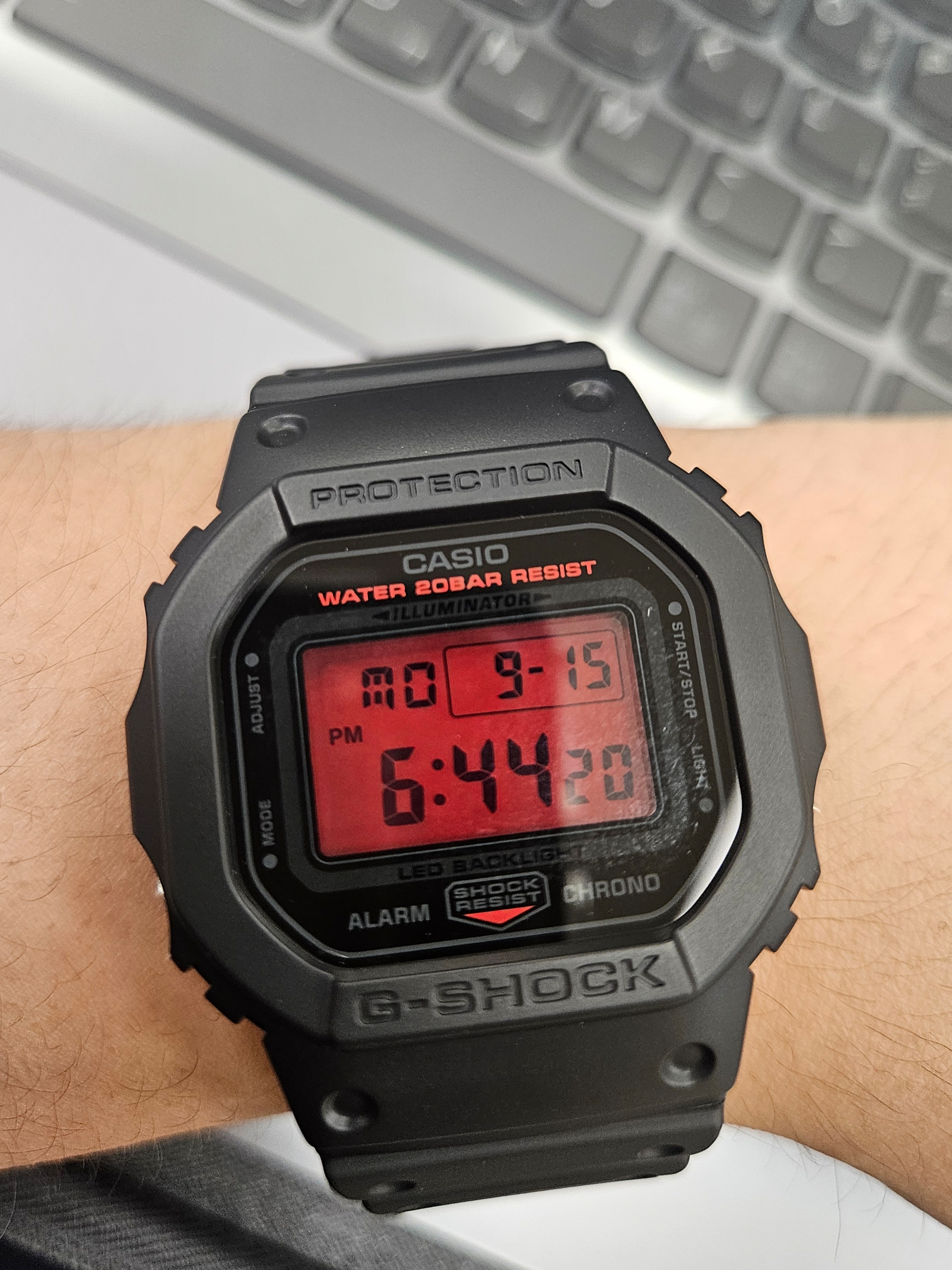 Casio G-Shock DW-5600BBR-1 착용 스타일