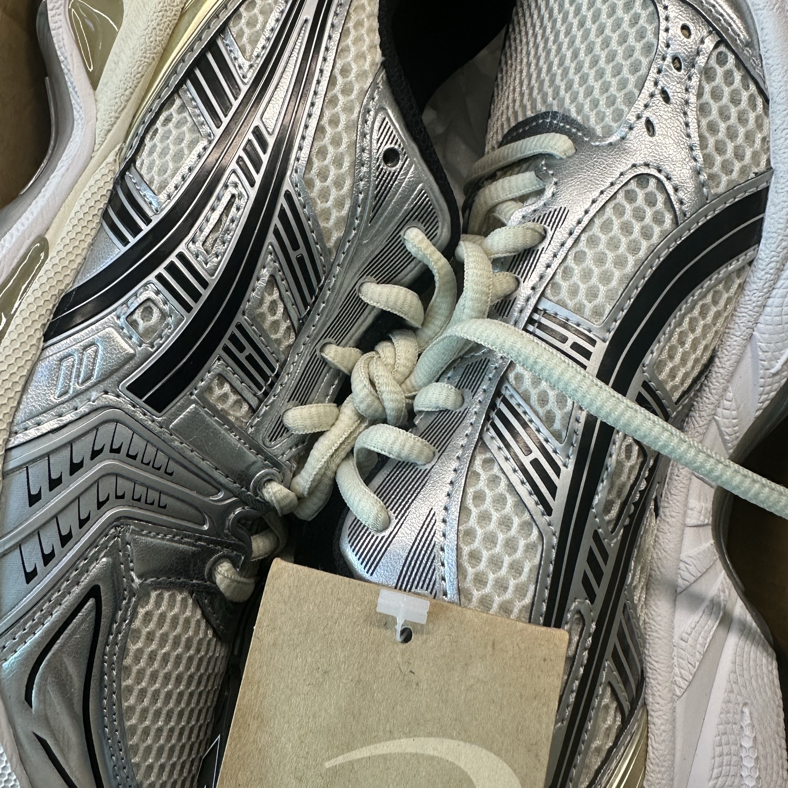 Asics Gel-Kayano 14 Birch Pure Silver 착용 스타일 - 5
