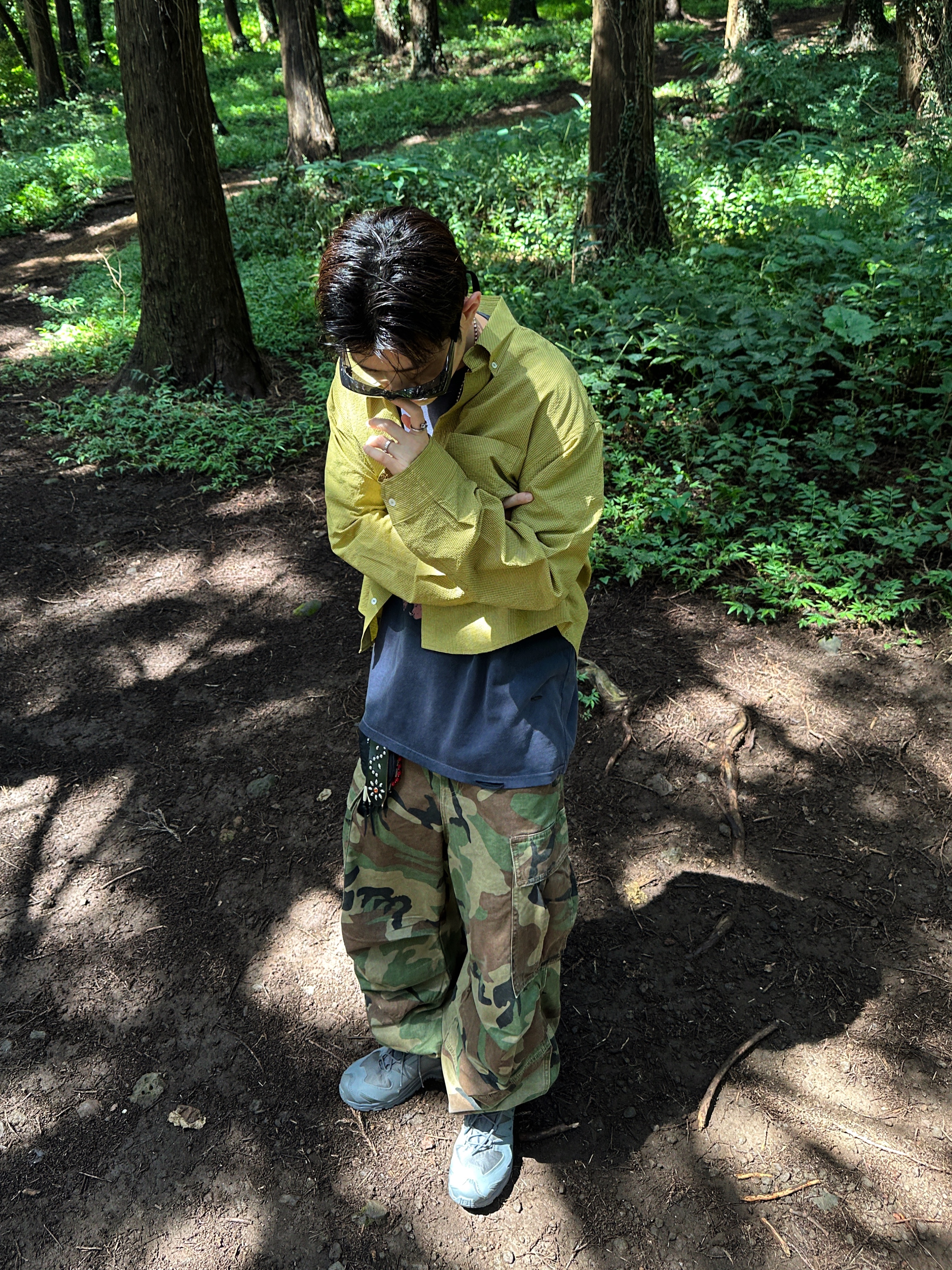 MJD Cropped Check Shirt Yellow, NOD Stone Washed Cargo Pants Camo 착용 스타일 - 4