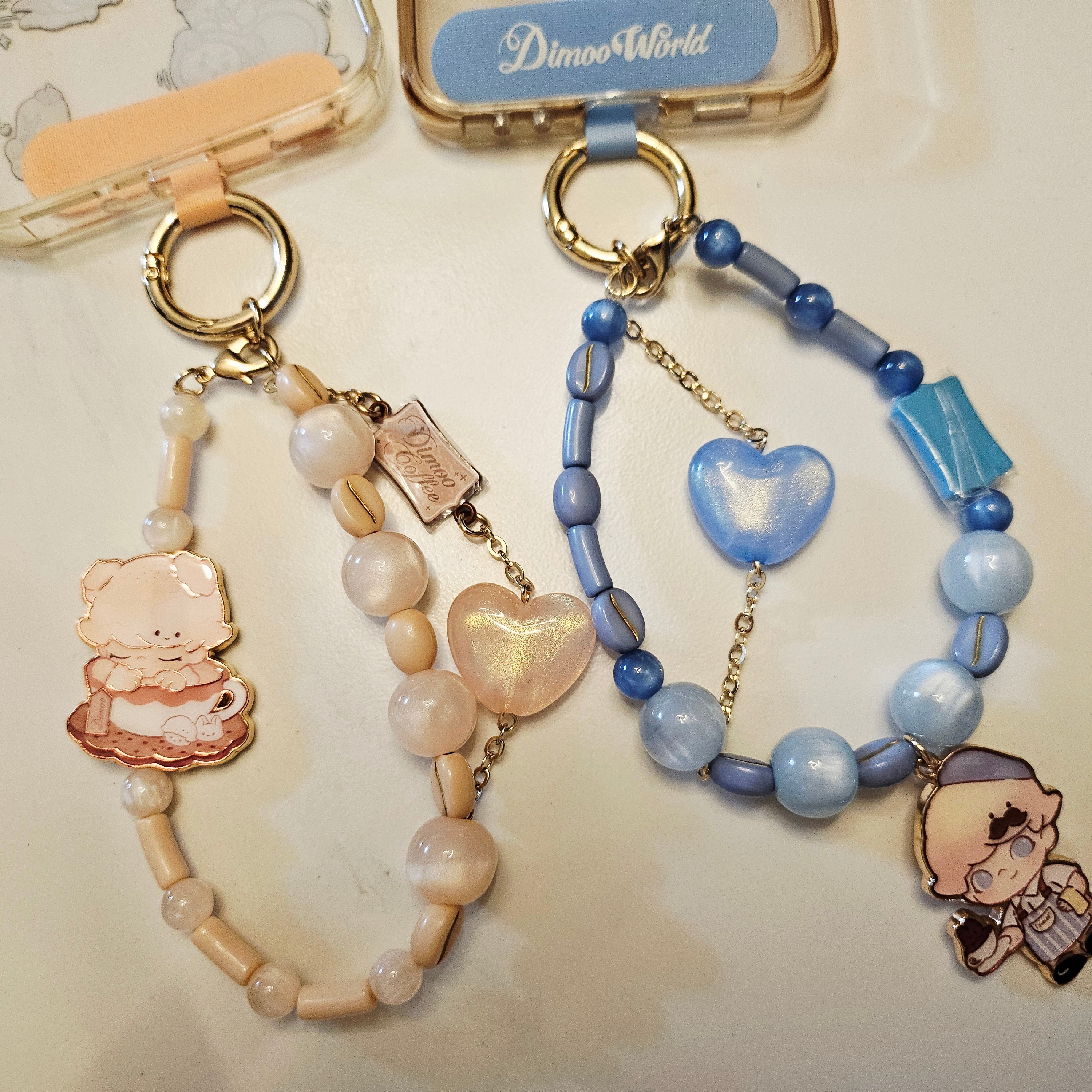 Pop Mart Dimoo Crush On Coffee Series Phone Charm Whispering of The Soft Clouds (Opened Case) 착용 스타일