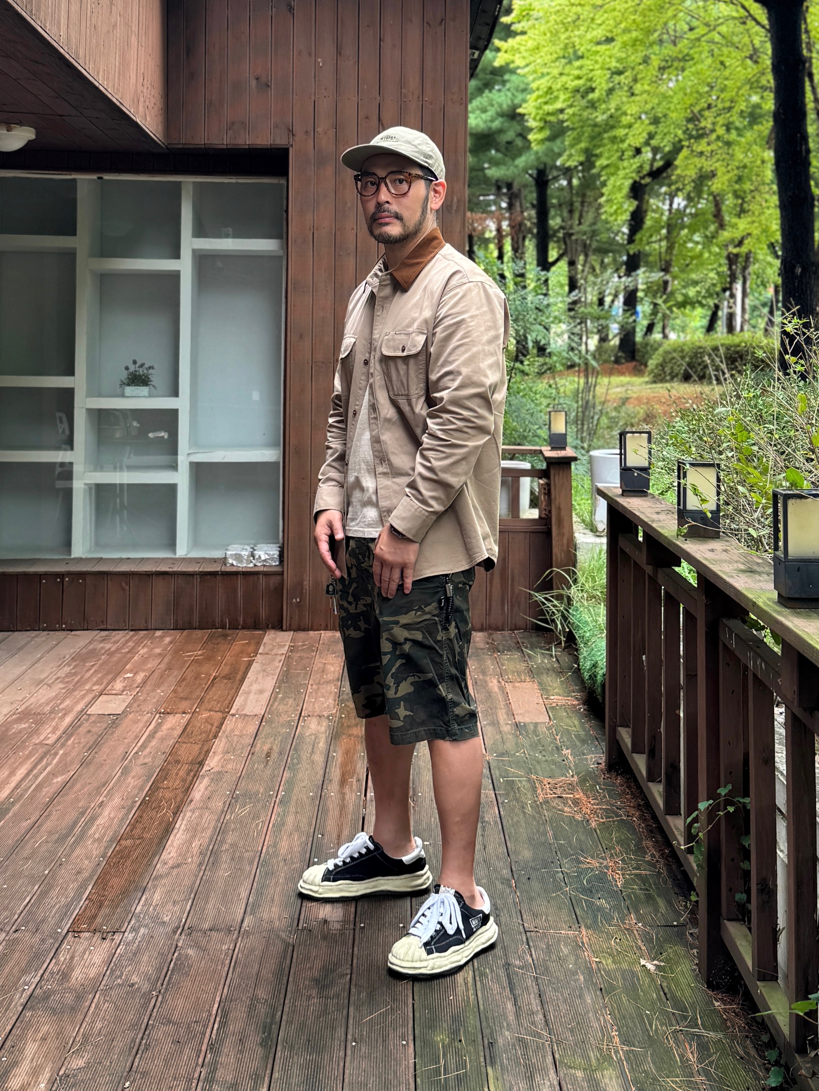 Maison Mihara Yasuhiro Blakey VL OG Sole Canvas Low-top Sneakers Black, YESEYESEE Plaid Wing Jacket Blue 착용 스타일 - 1