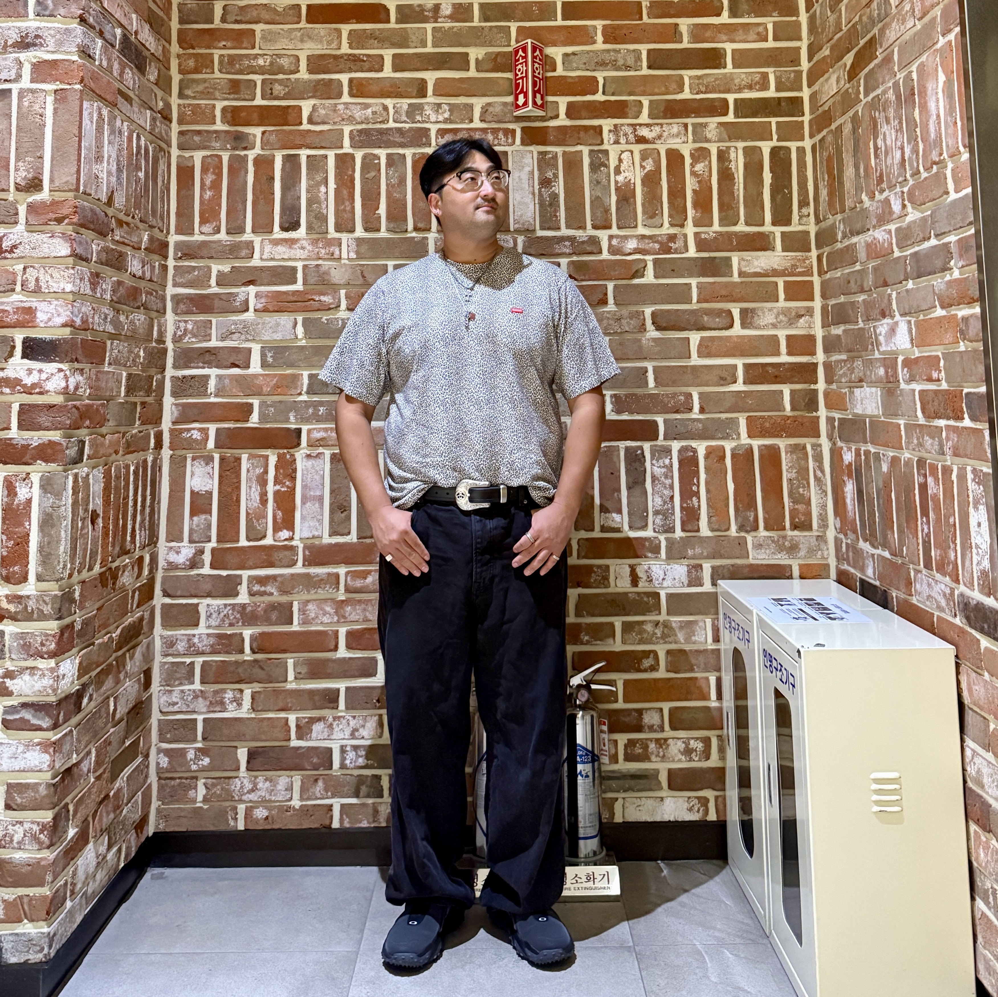 Supreme Small Box T-Shirt Leopard - 25FW, Stussy SS Link Cowboy Belt Black 착용 스타일 - 1