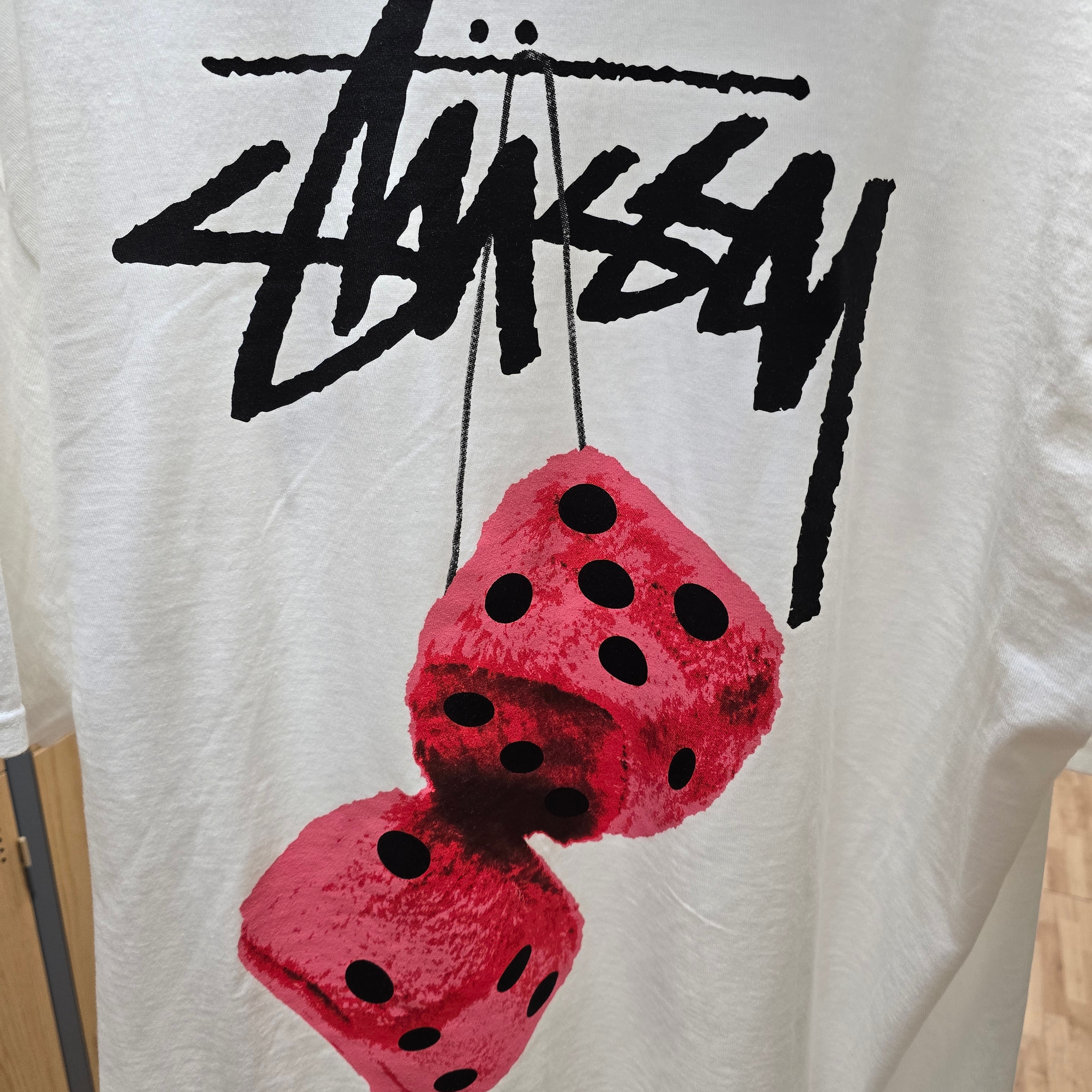 Stussy Fuzzy Dice T-Shirt White 착용 스타일
