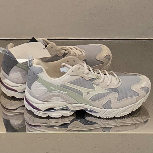 Mizuno Wave Rider 10 Harbor Mist Nimbus Cloud Desert Sage 착용 스타일