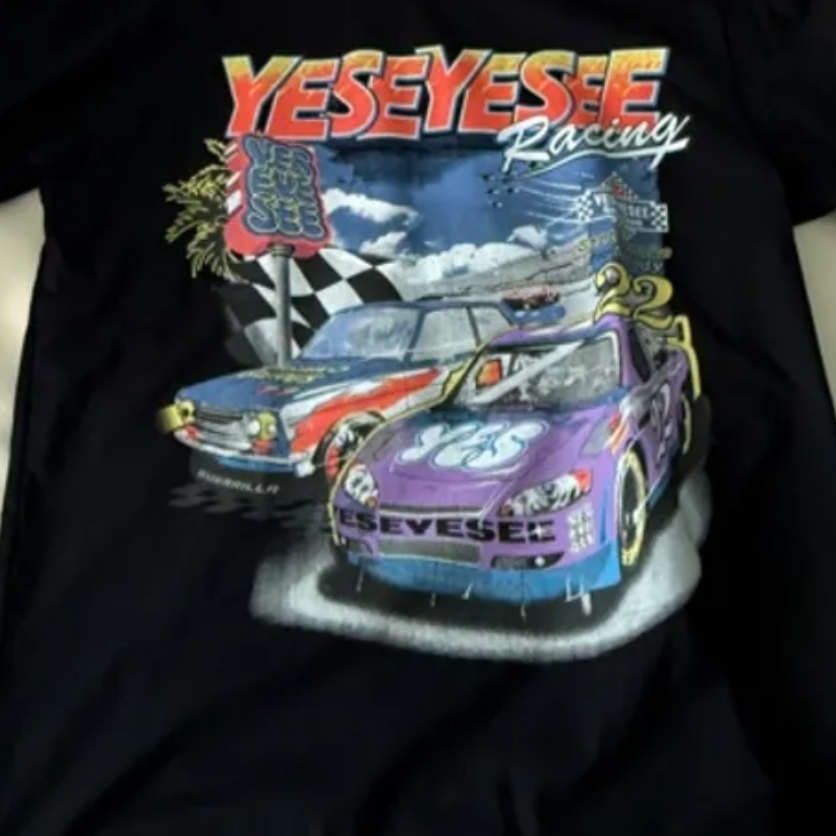 YESEYESEE Racing Tee Black 착용 스타일
