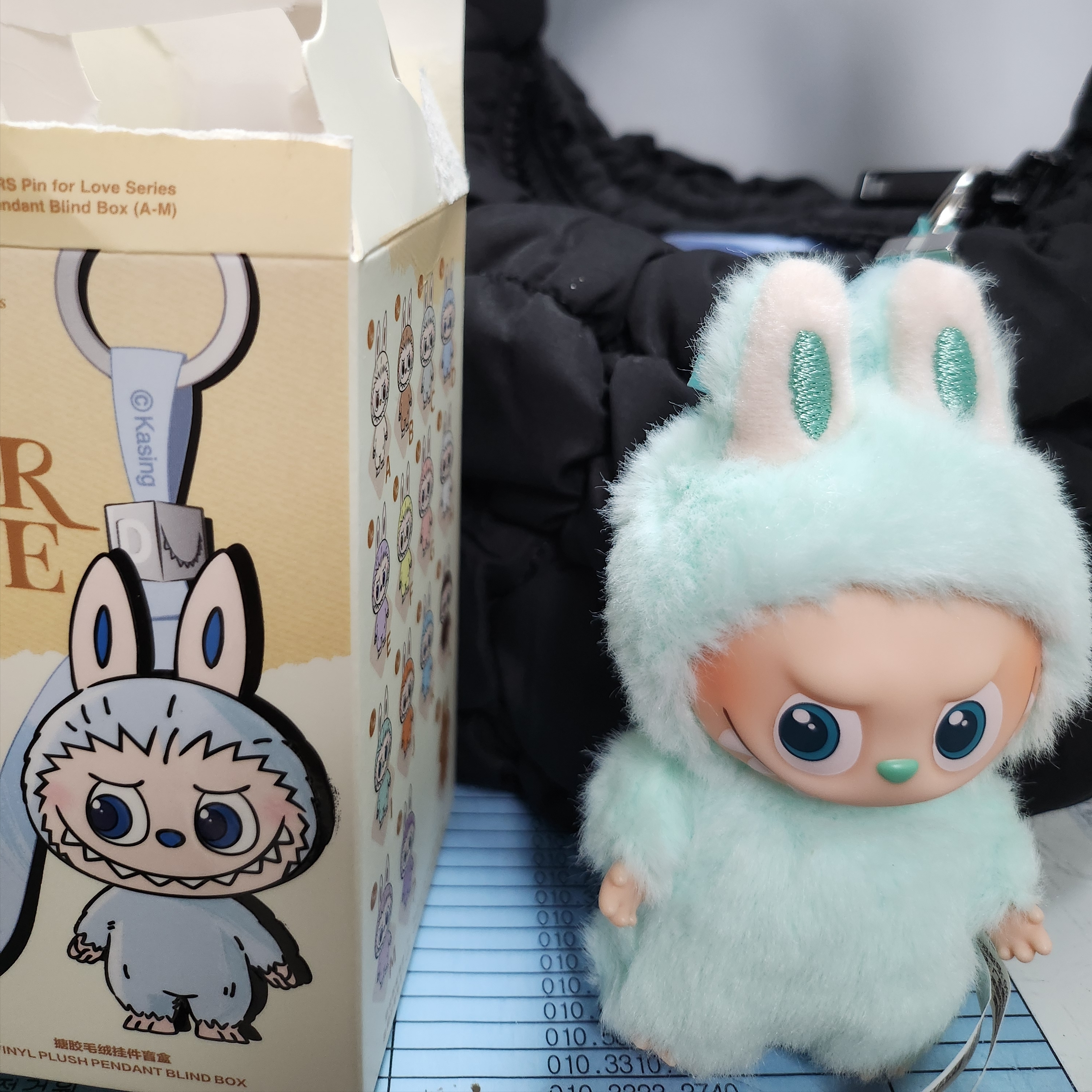 Pop Mart Labubu The Monsters Pin For Love Series Vinyl Plush Pendant Sealed Case (A-M) (1 Blind Box) 착용 스타일 - 3