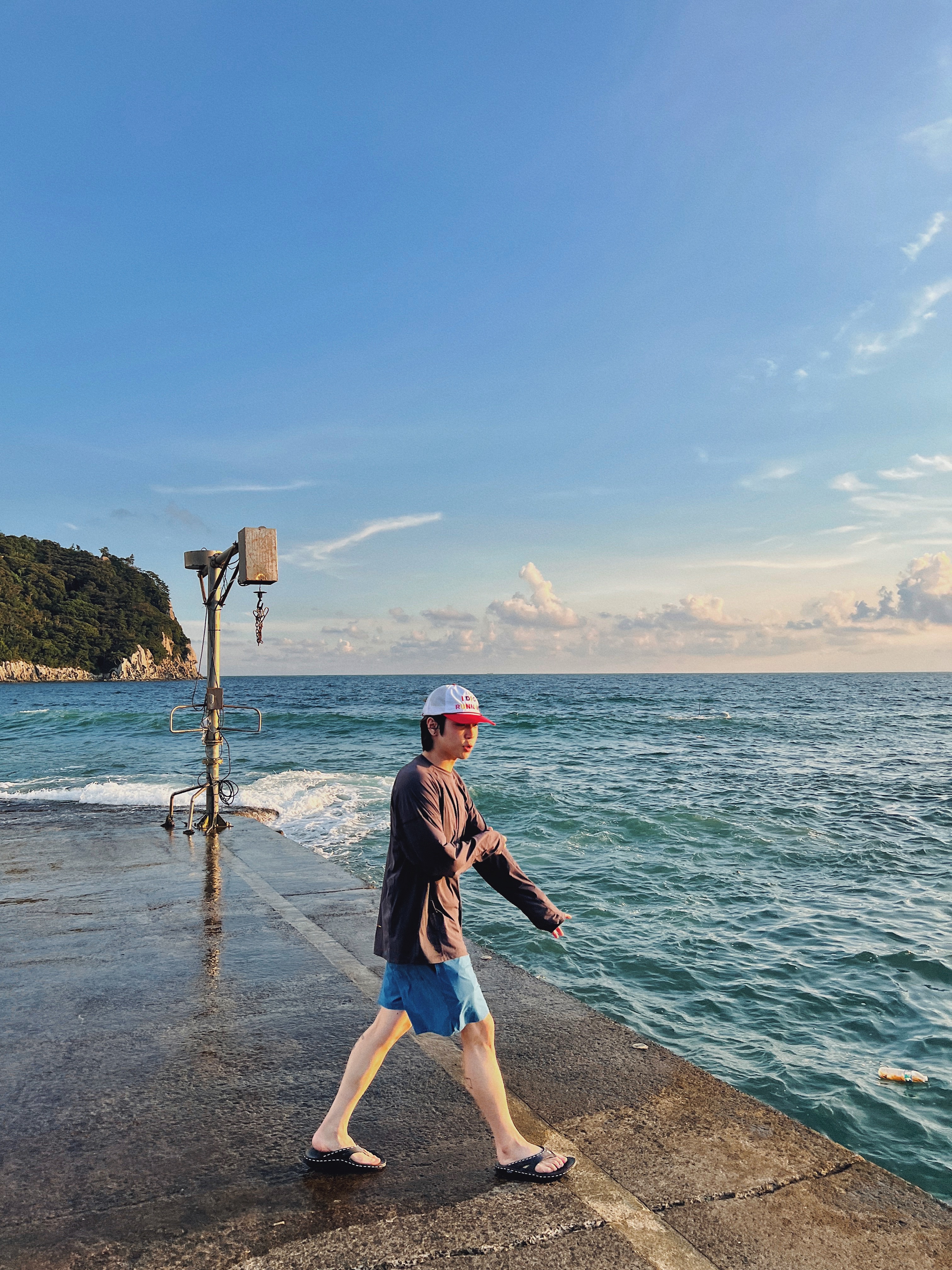 Salomon X Air Long Sleeve Black, Alex Zono I Dig Running Rainbow Trucker Hat White Red 착용 스타일 - 3