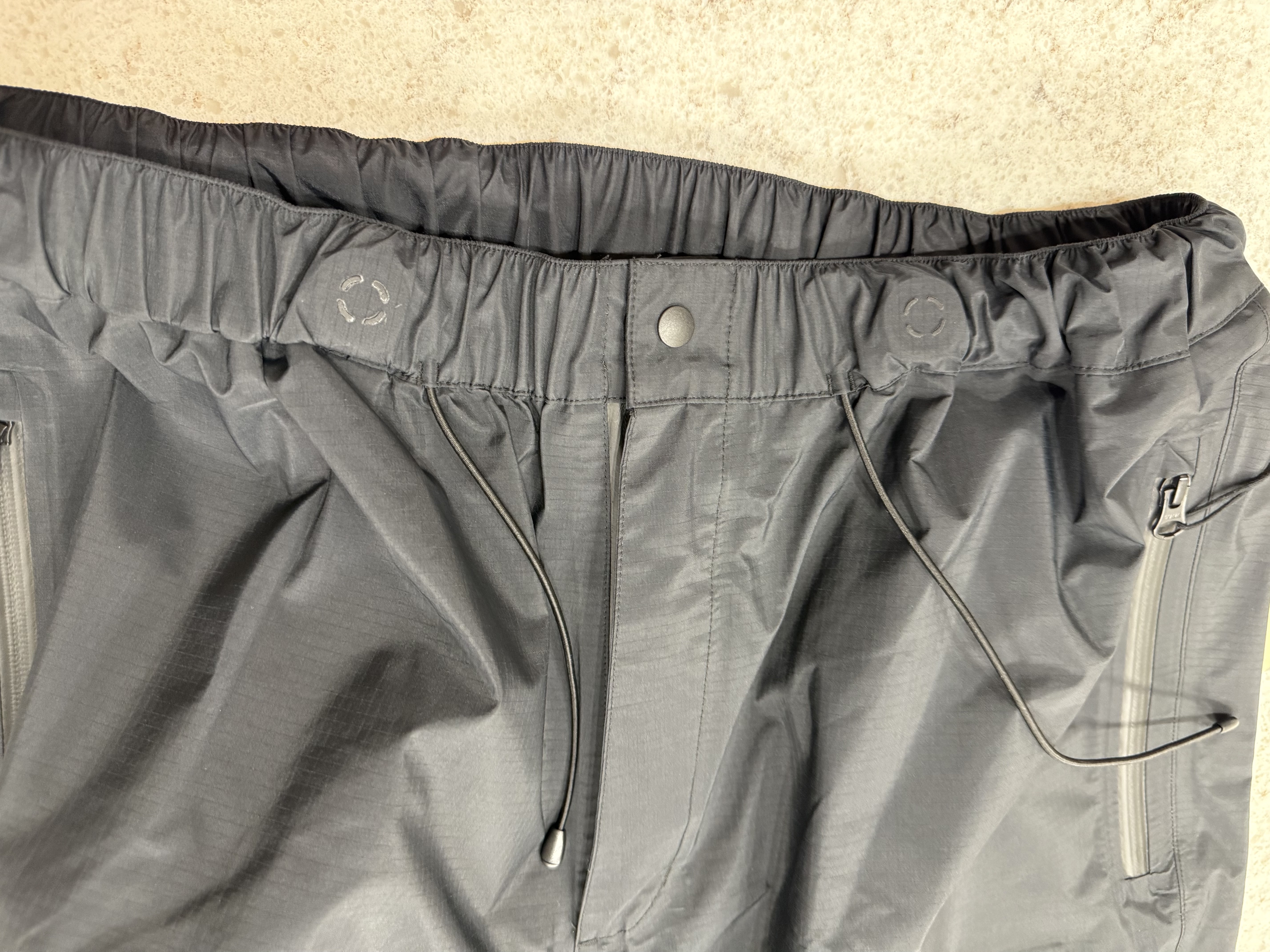Stussy Gore-Tex Over Trouser Black 착용 스타일 - 5