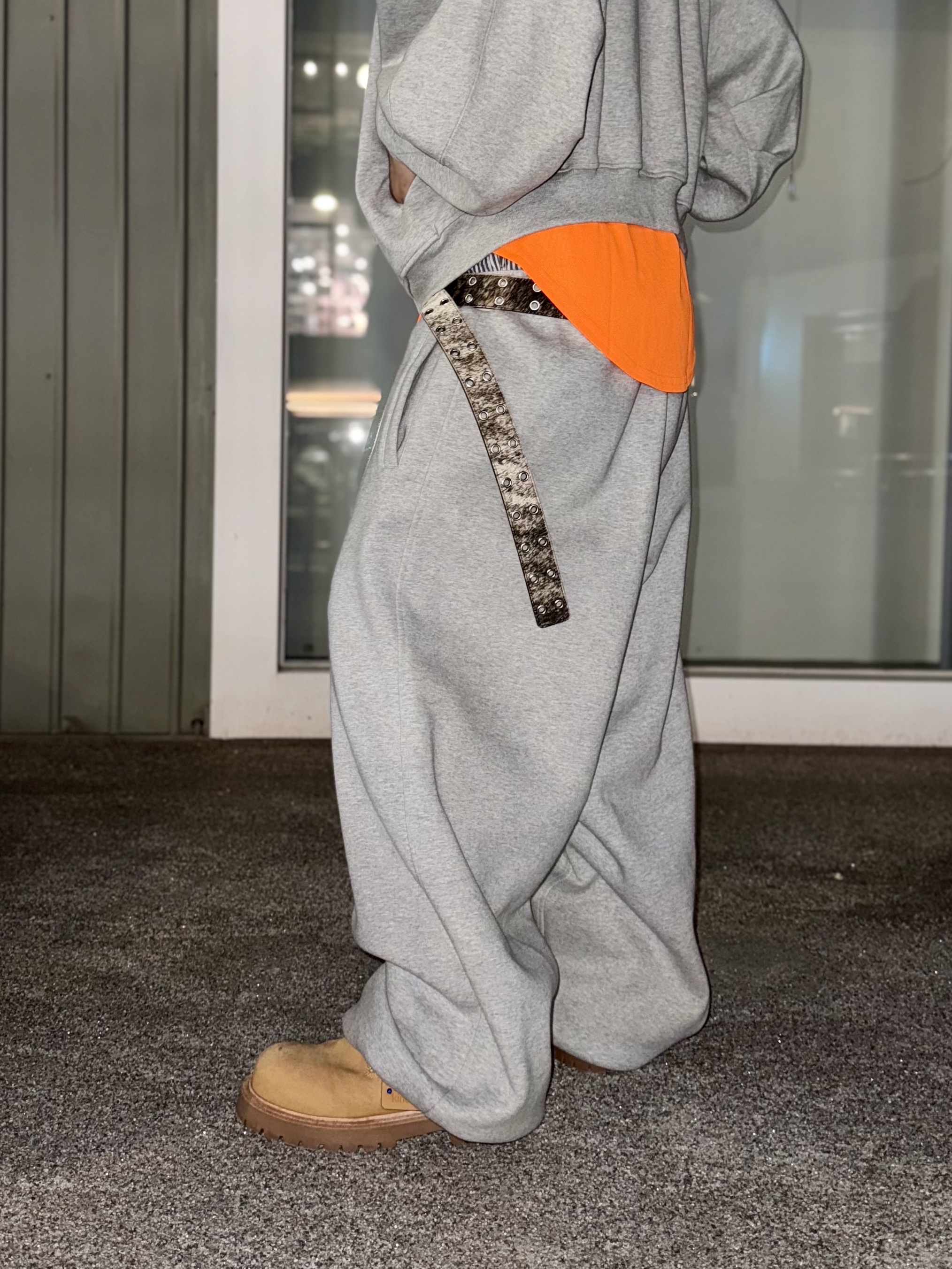 Balenciaga Swift Oval Sunglasses Black, Nonnod Scuba Pajama Pants Grey 착용 스타일 - 5