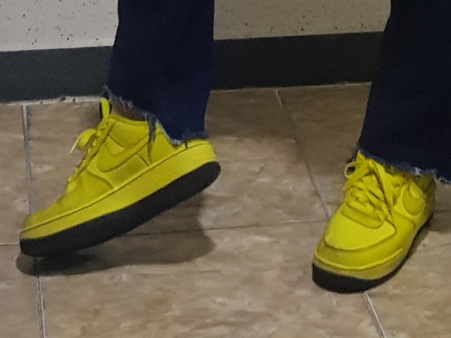 Nike Air Force 1 Low Gore-Tex Dynamic Yellow 착용 스타일