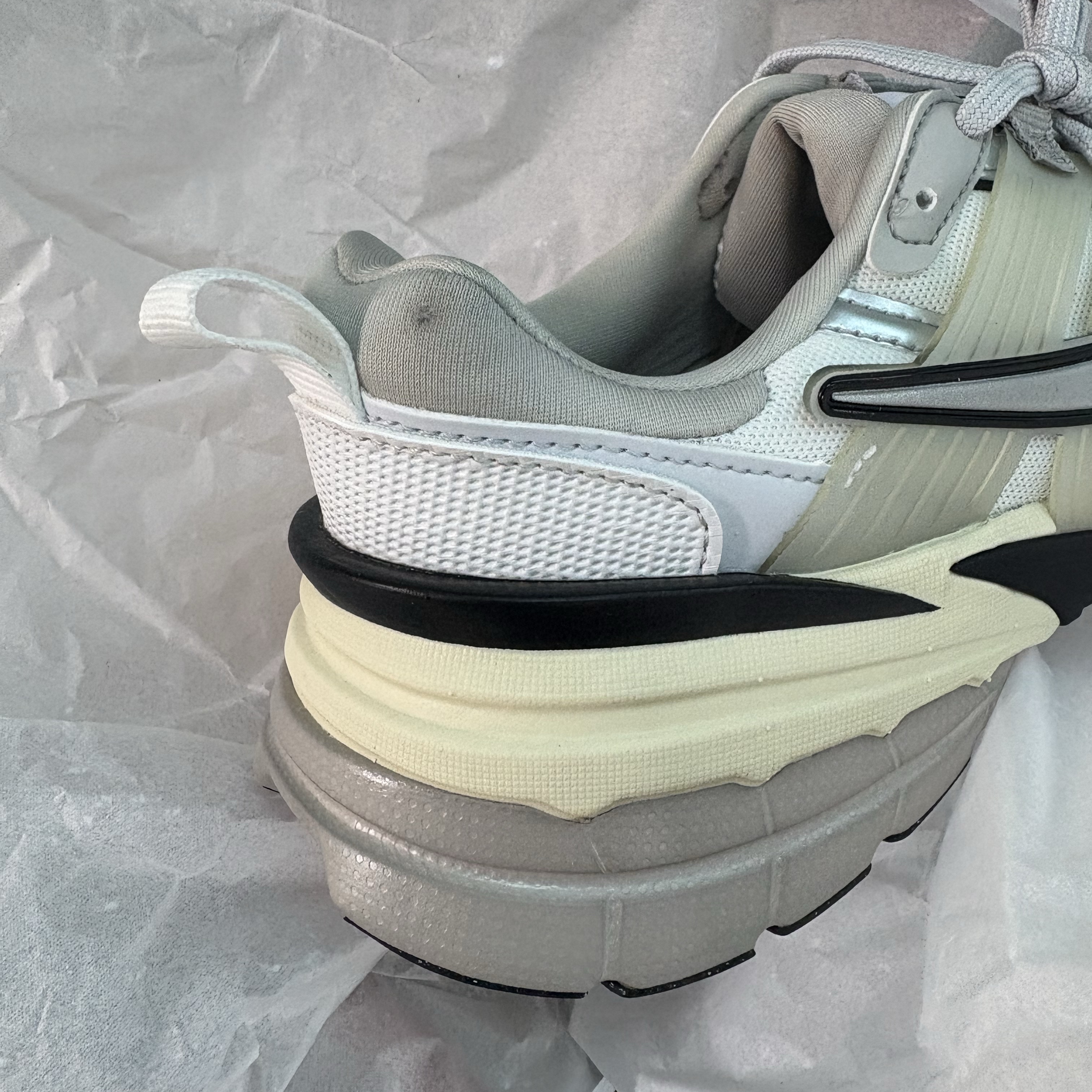 Nike V2K Run Pure Platinum Light Iron Ore 착용 스타일