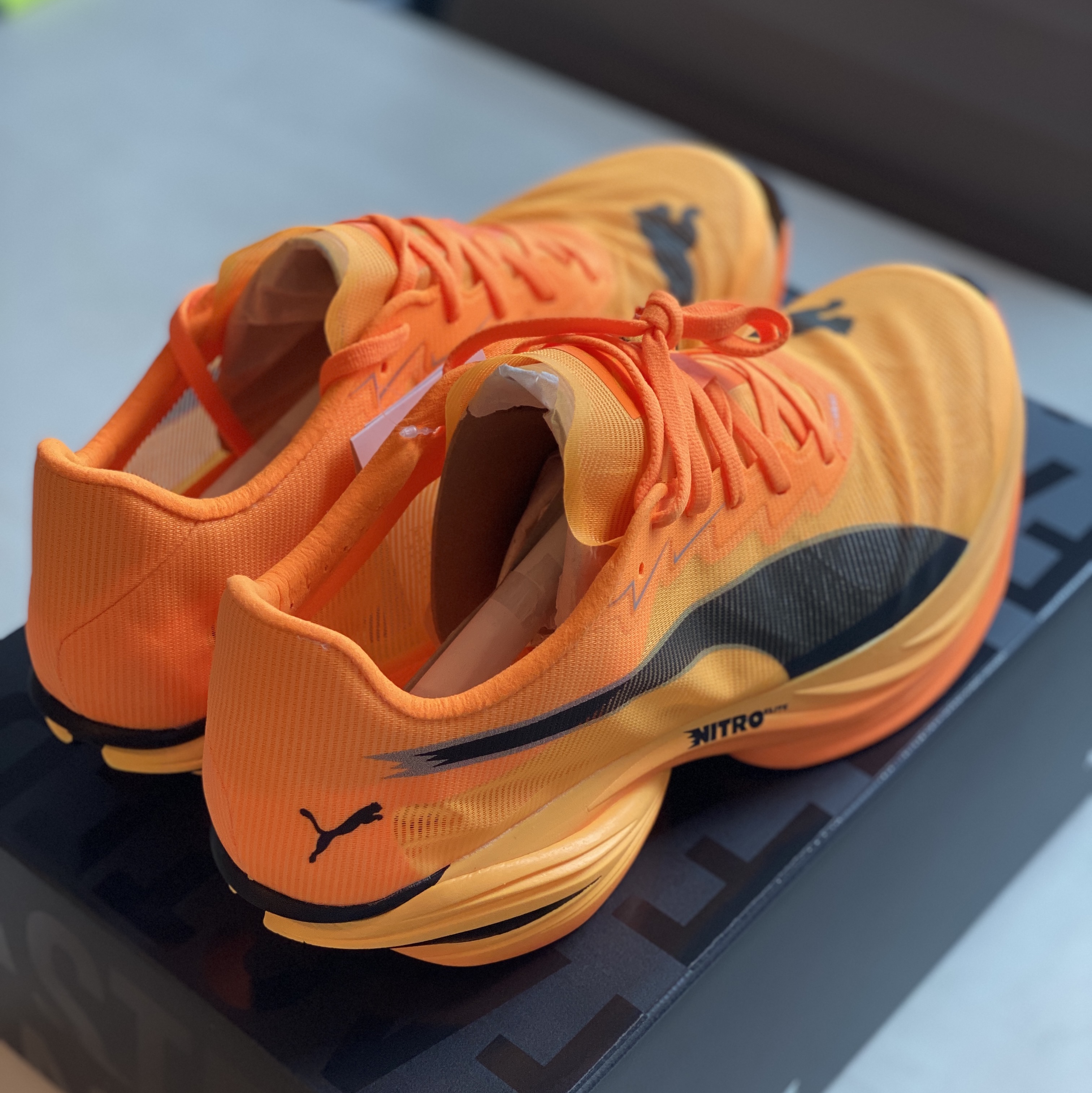 Puma Fast-R Nitro Elite 3 Heat Fire Sun Stream 착용 스타일 - 2